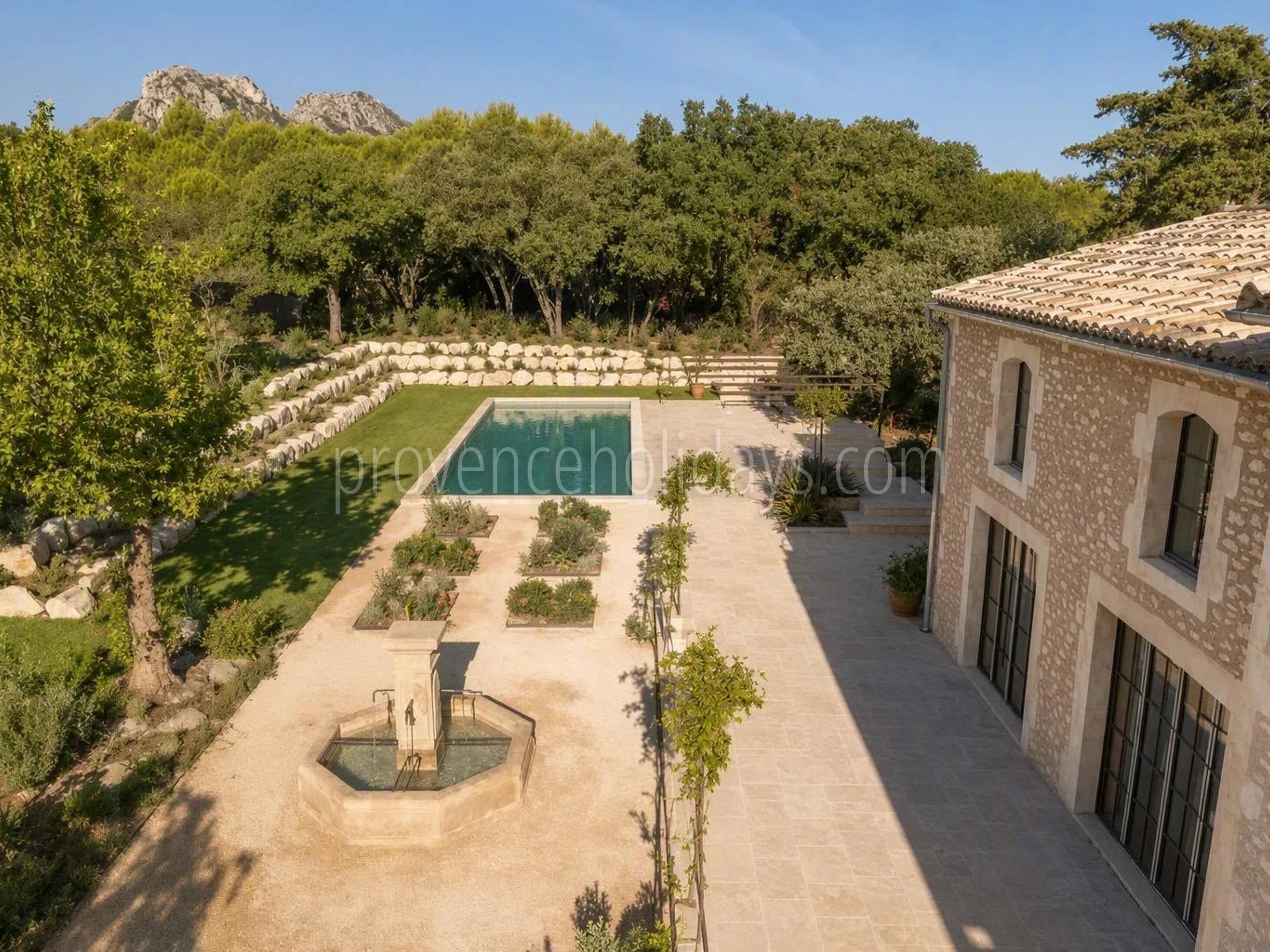 7 - Mas contemporain à Eygalières: Villa: Exterior