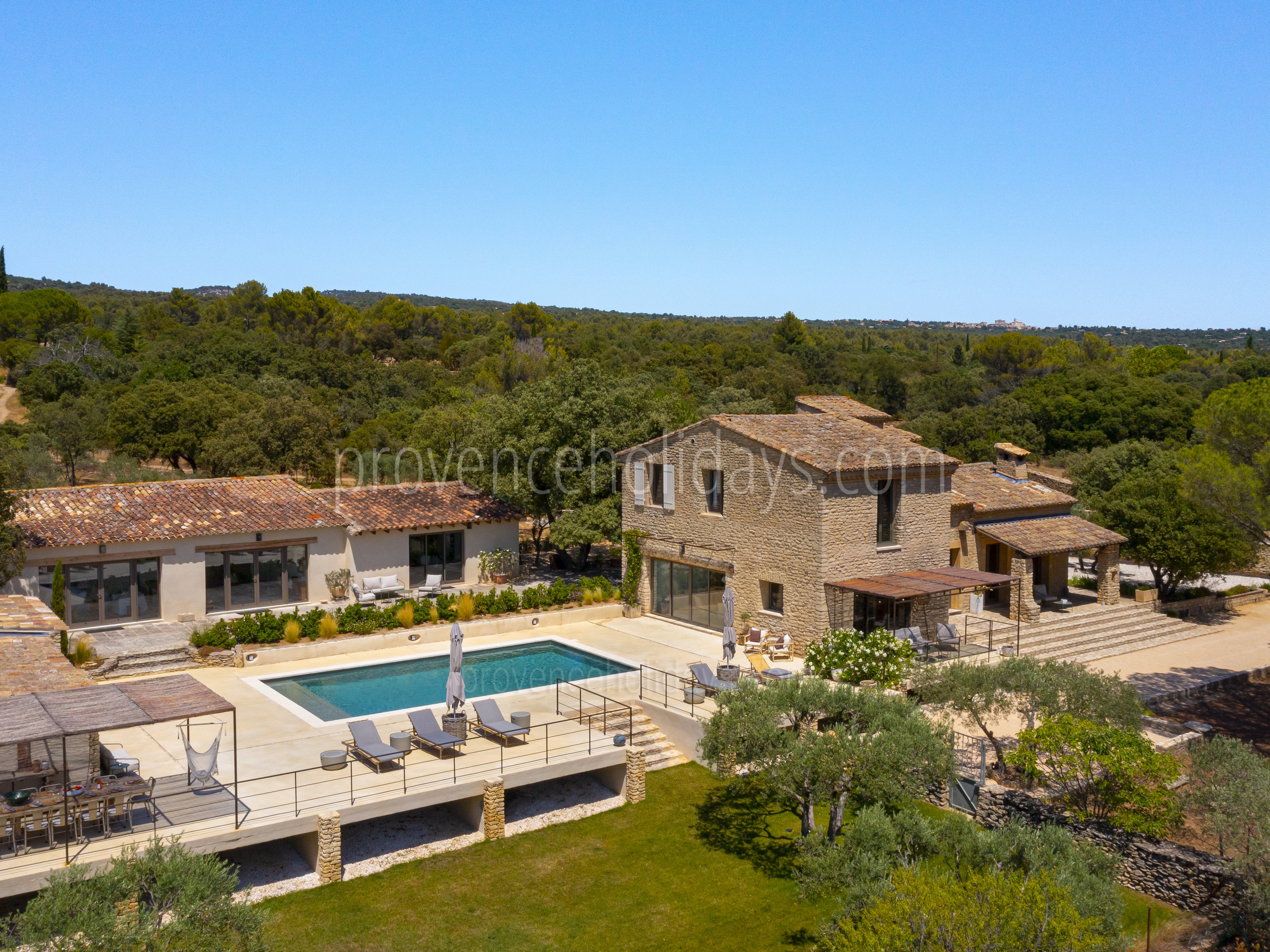 42 - Escapade en Luberon: Villa: Exterior
