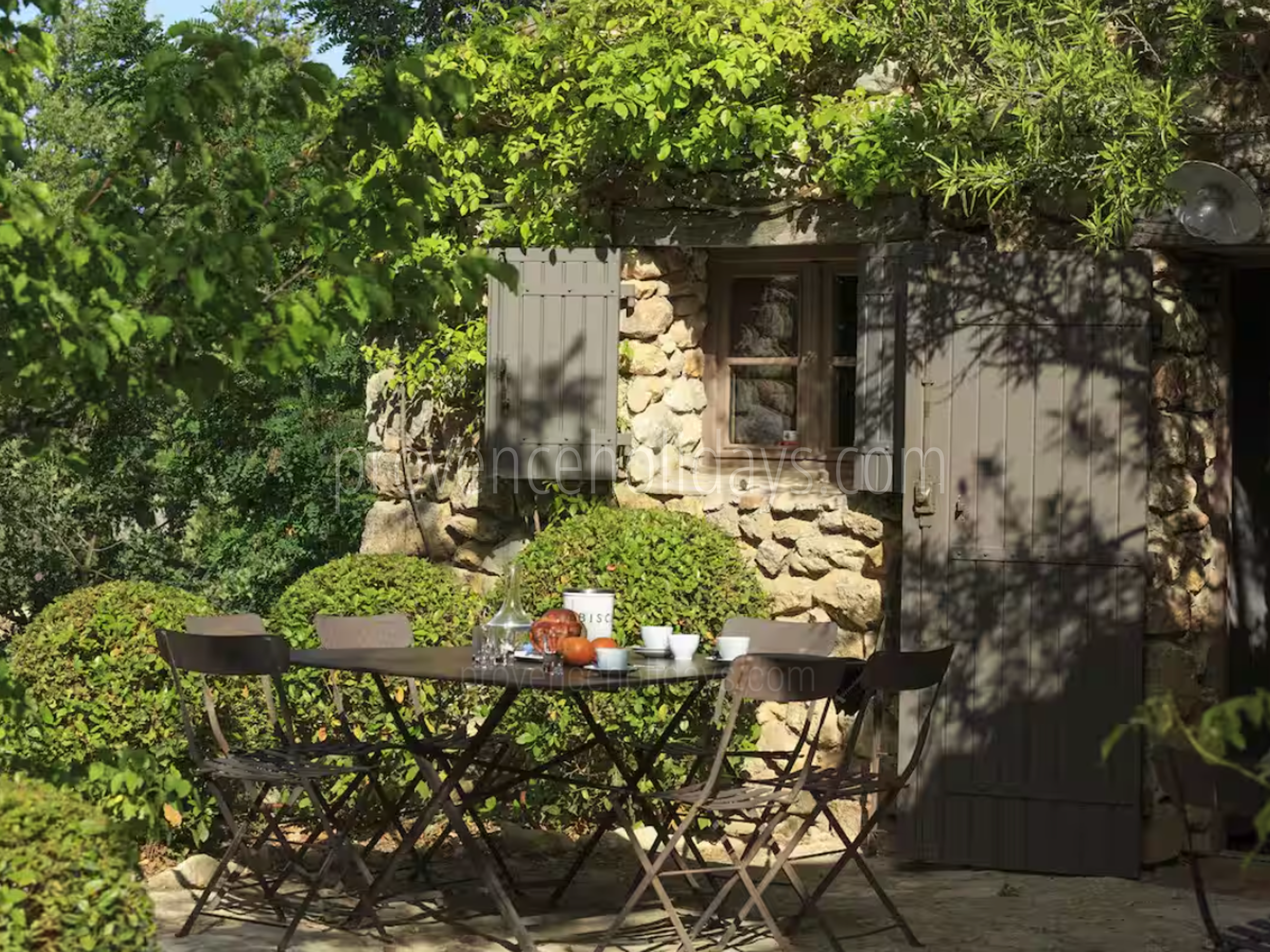 11 - Les Vues du Luberon: Villa: Exterior