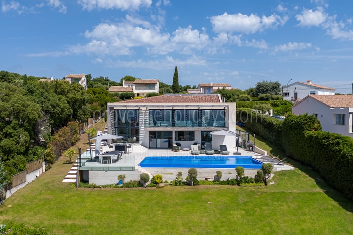 Villa Iris