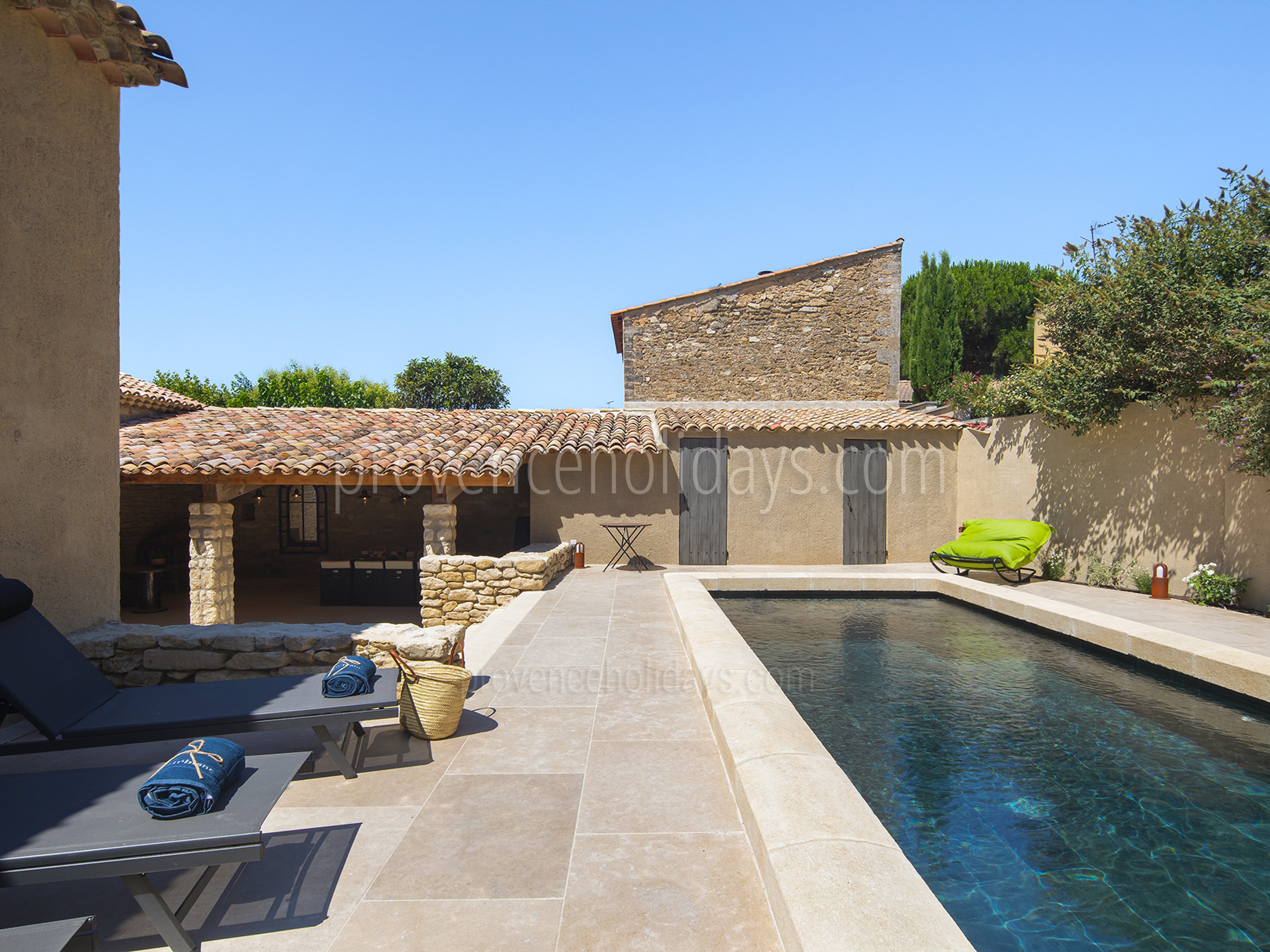 13 - Mas des Lions: Villa: Exterior