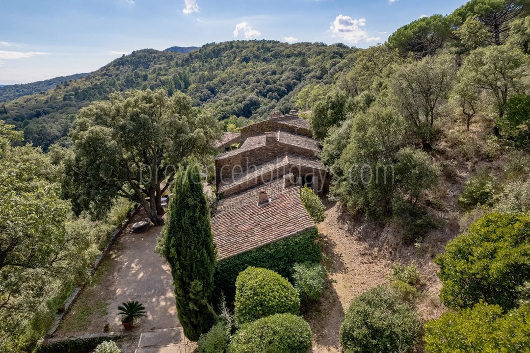 22 - Steinernes hameau in La Garde-Freinet: Villa: Exterior