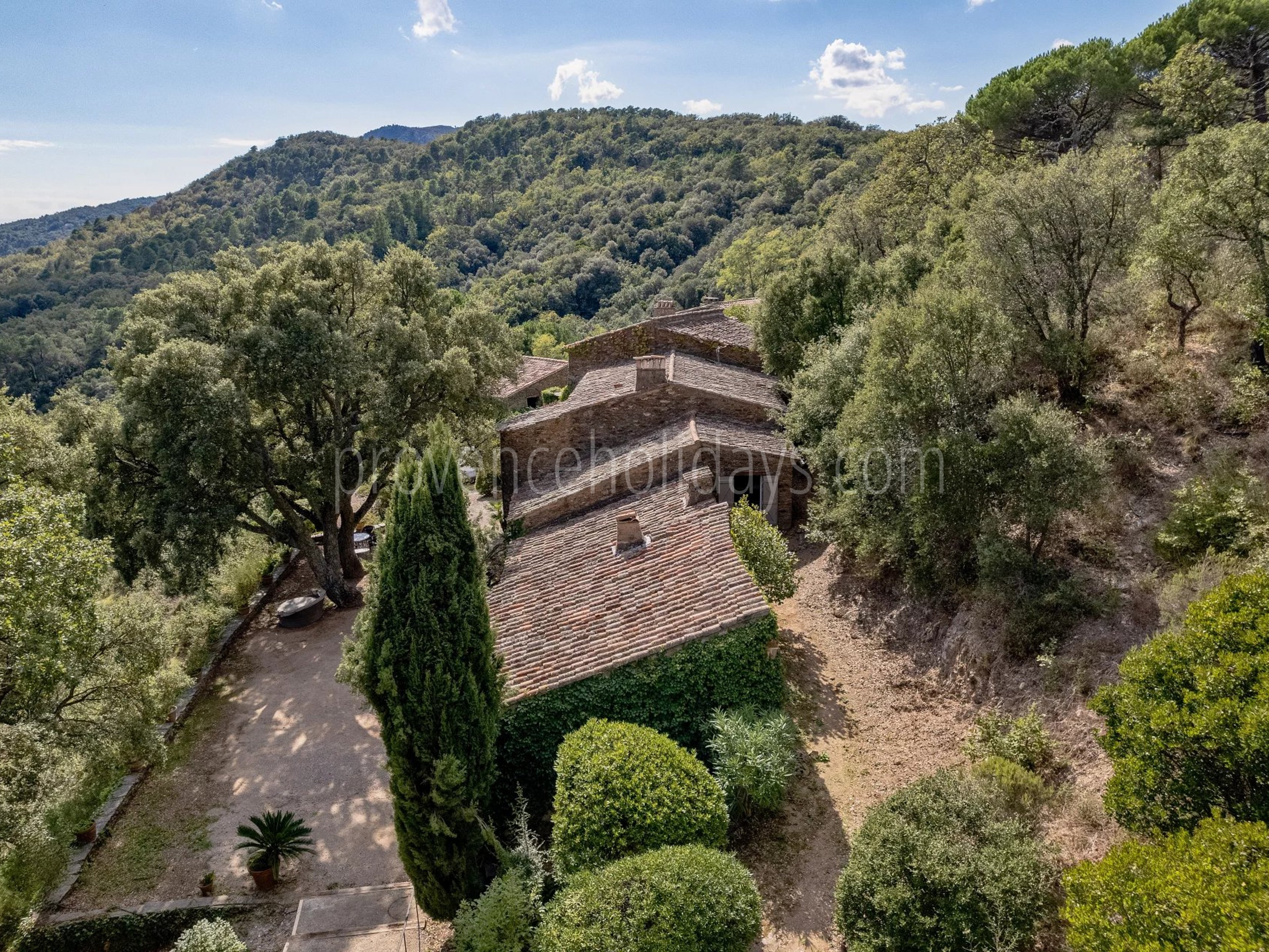 22 - Steinernes hameau in La Garde-Freinet: Villa: Exterior