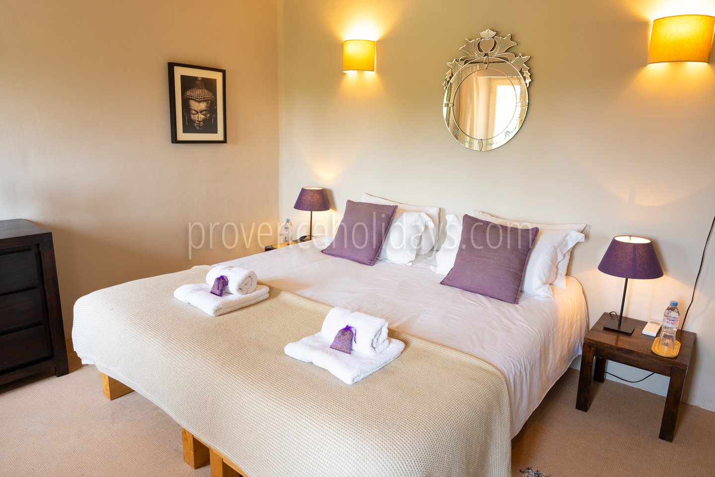 30 - Le Mas de Joucas: Villa: Bedroom