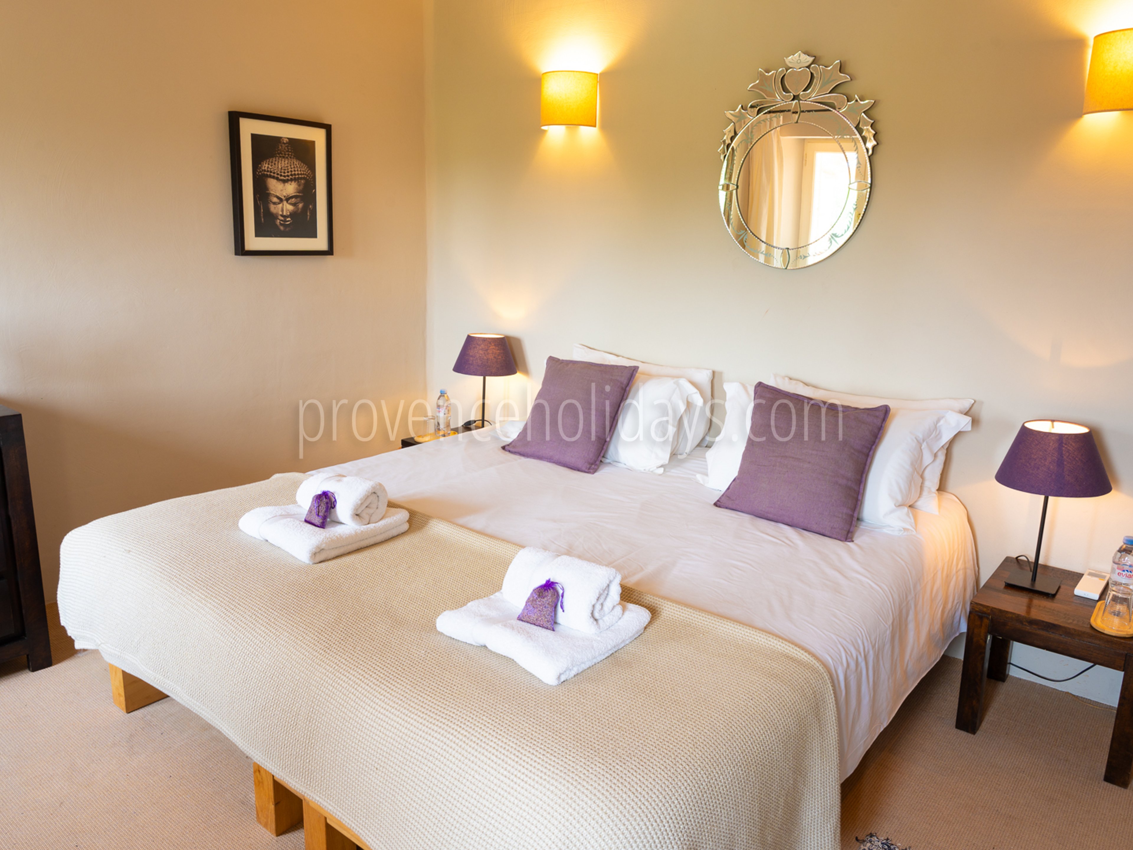 30 - Le Mas de Joucas: Villa: Bedroom