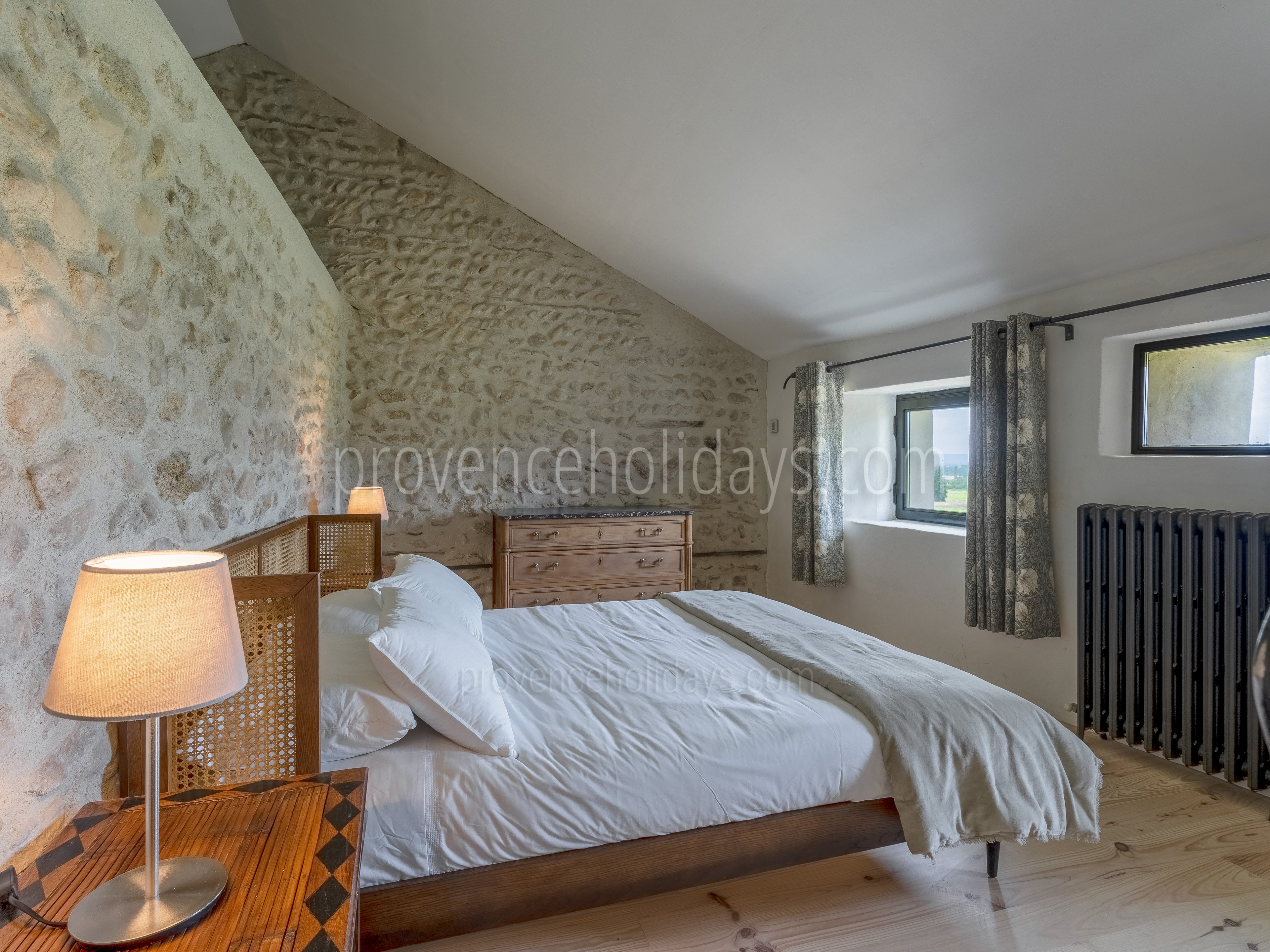 19 - Mas du Peyron: Villa: Bedroom