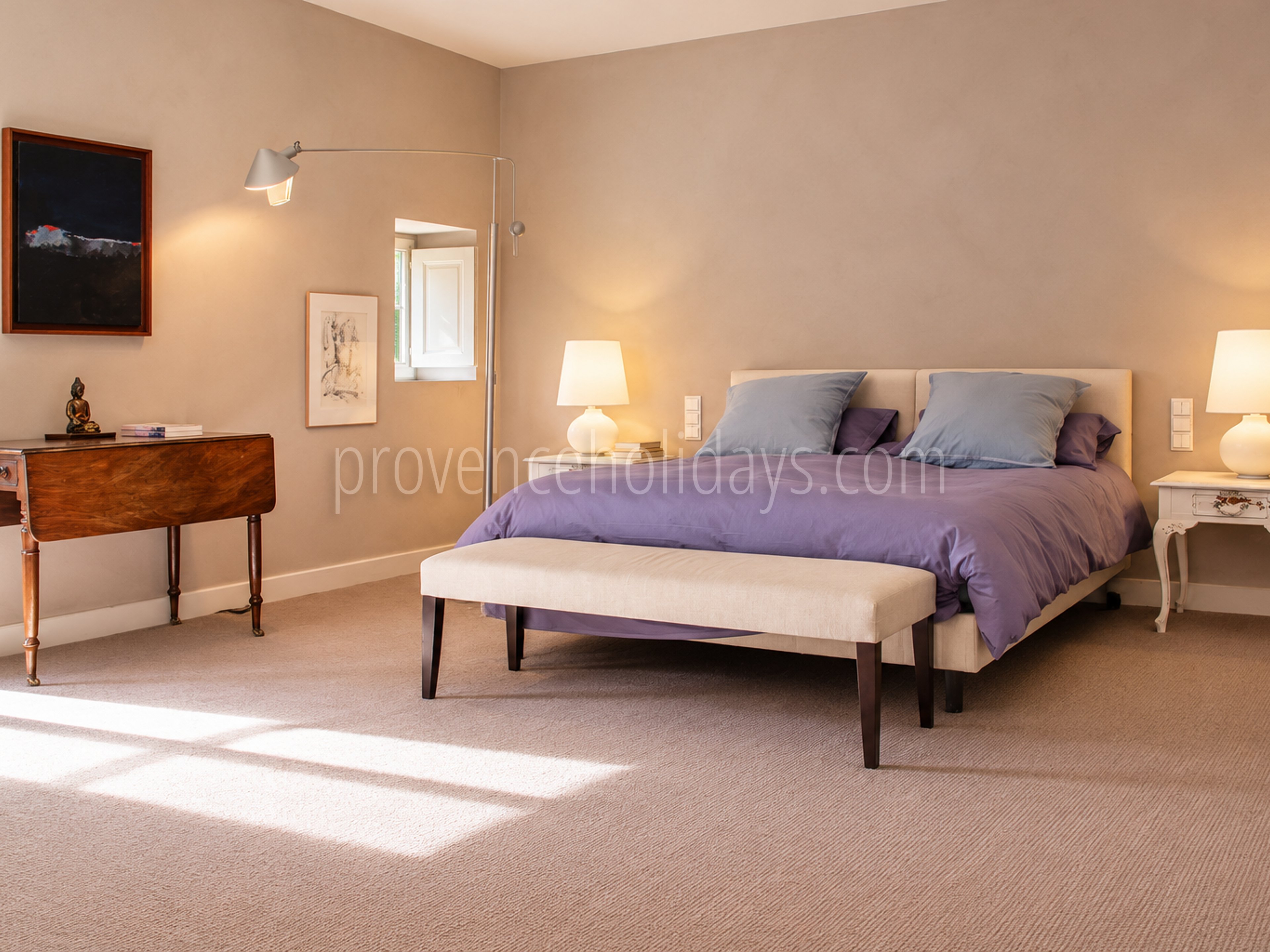 28 - Authentic farmhouse in Saint-Rémy-de-Provence: Villa: Bedroom