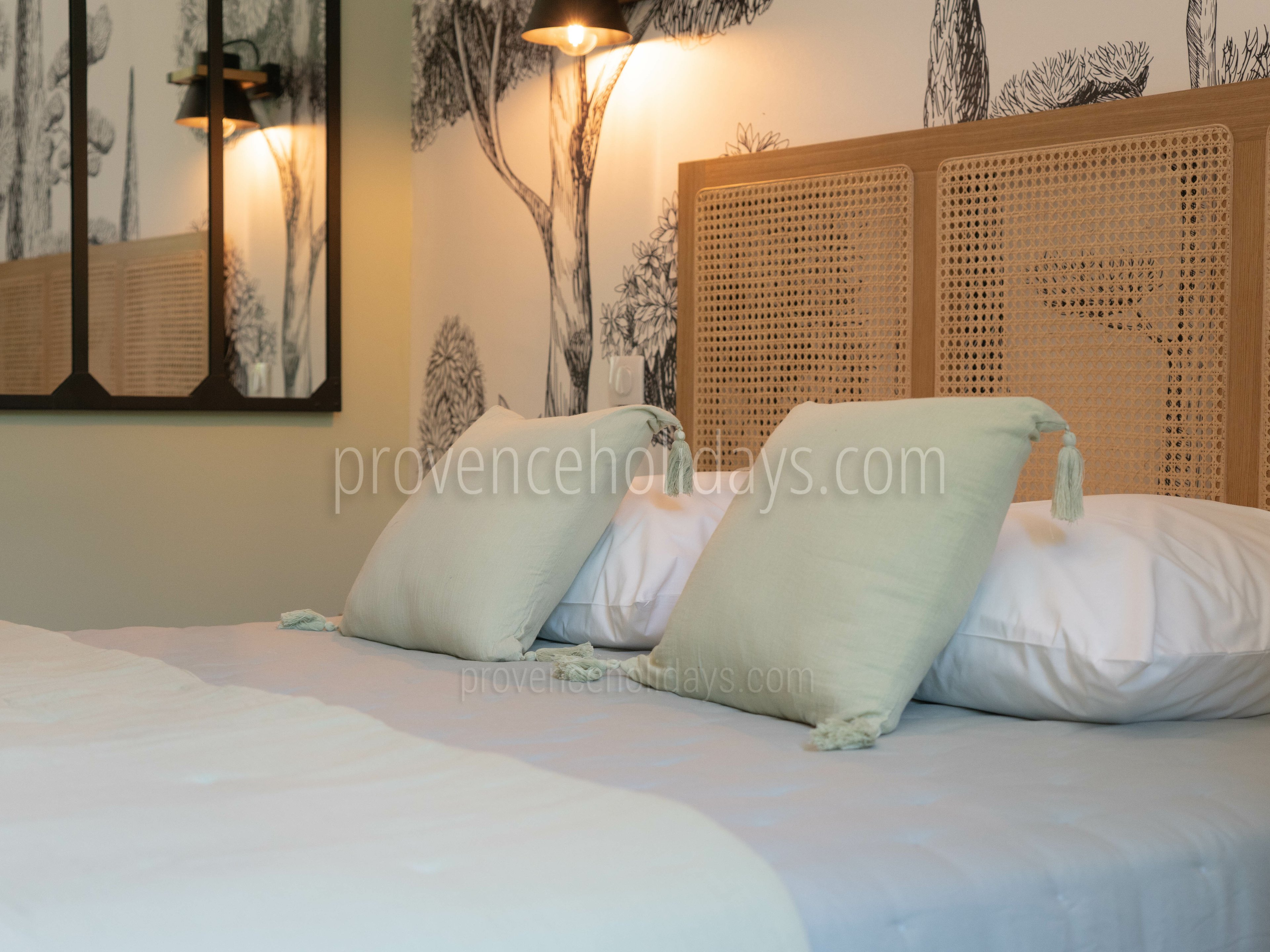36 - Bastide Leontin: Villa: Bedroom