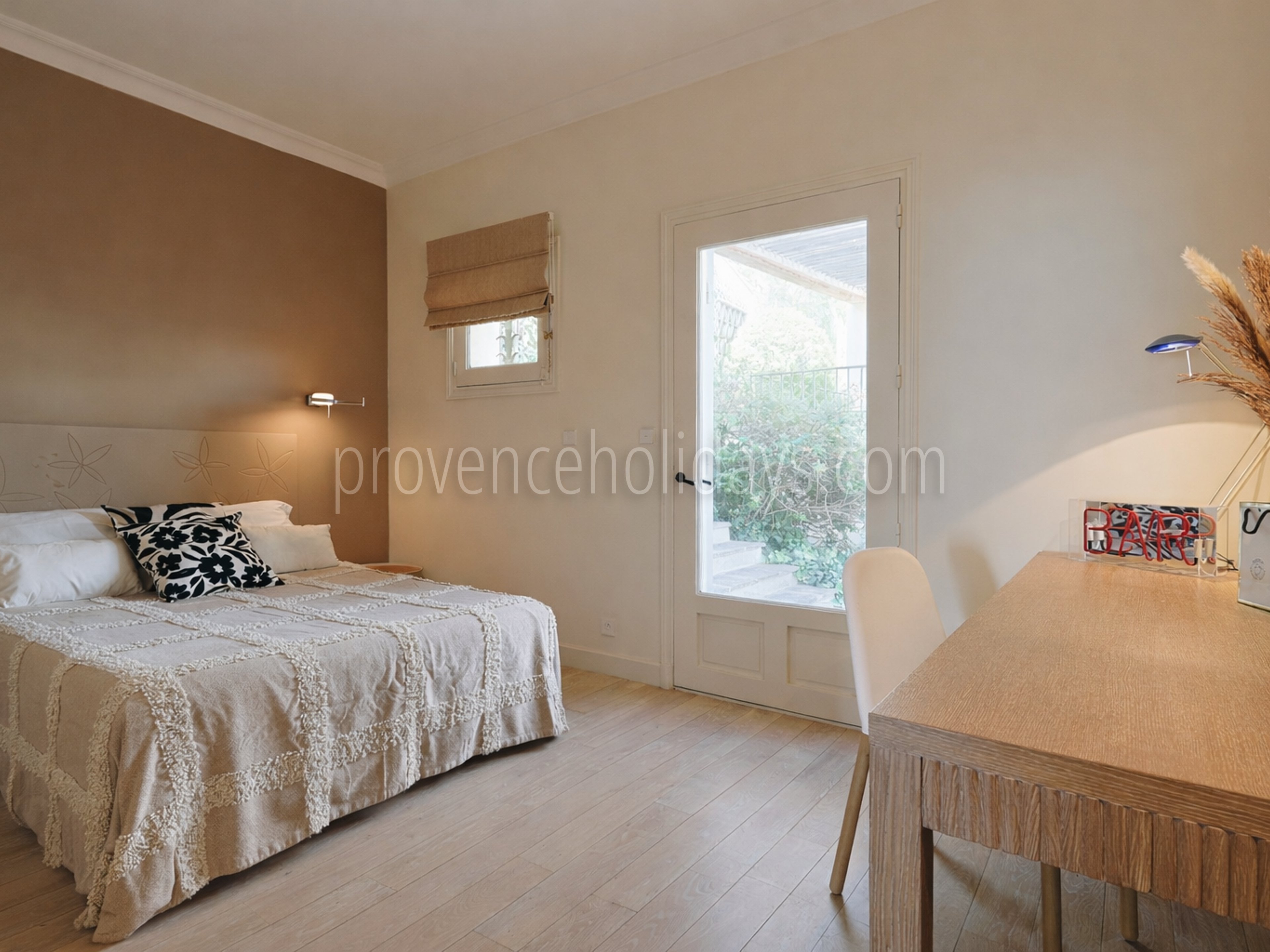 7 - Domaine de la Tour: Villa: Bedroom