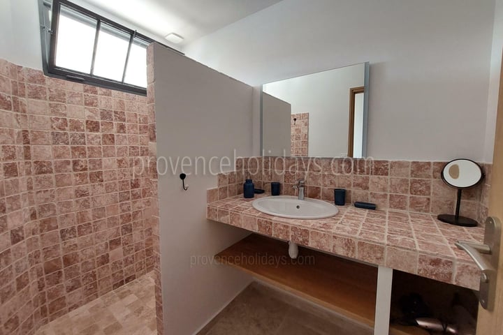 23 - La Maison de Village: Villa: Bathroom - Badkamer 1 Hoofdgebouw