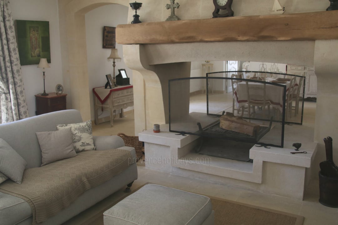 26 - Villa Lacoste: Villa: Interior