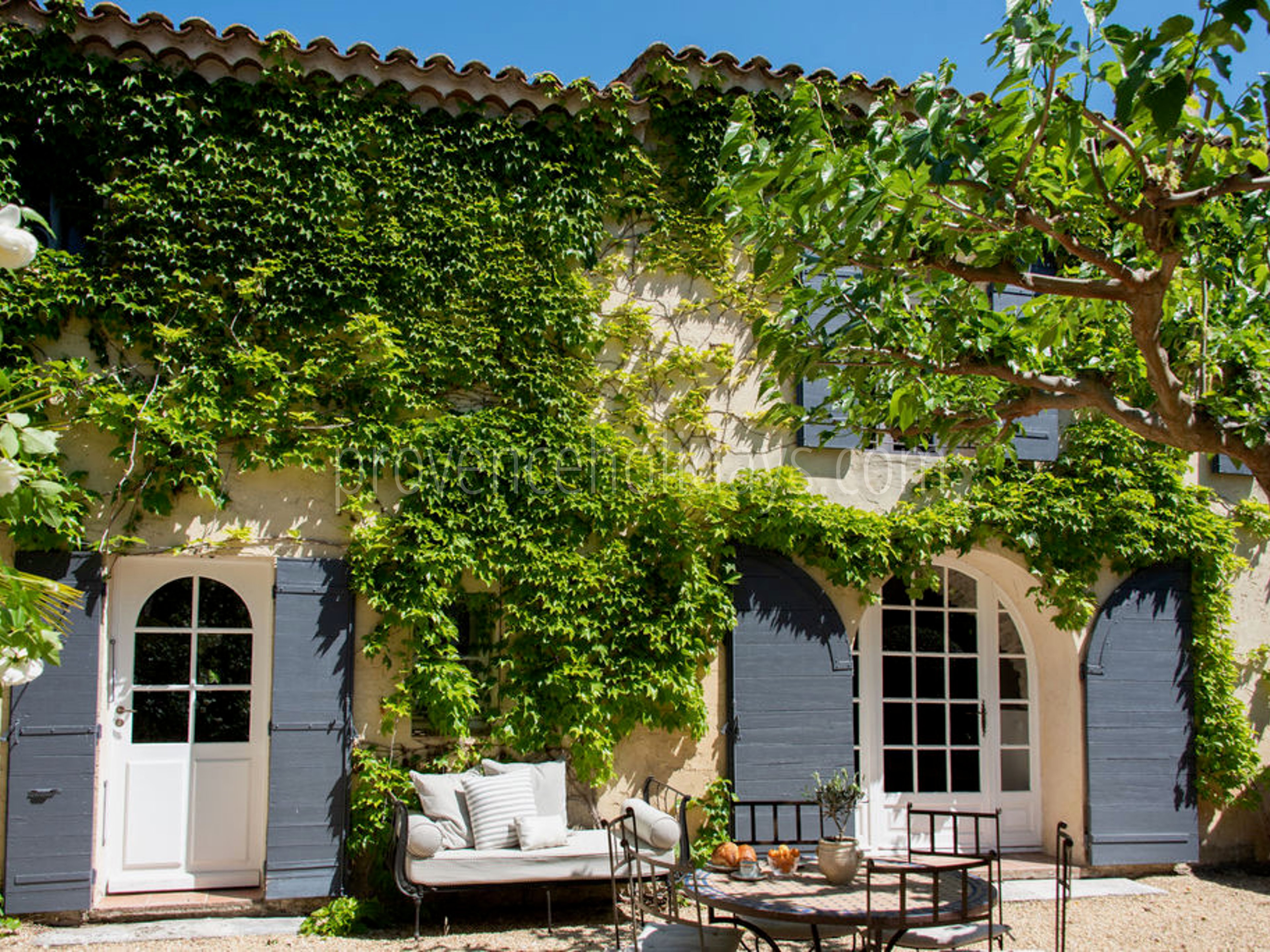50 - Mas Mouriès: Villa: Exterior