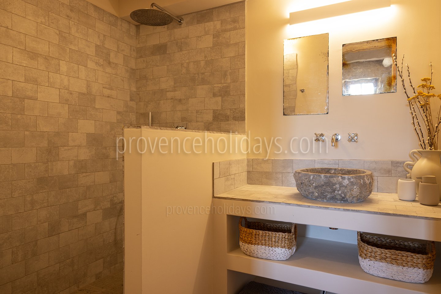 26 - Mas du Rocher: Villa: Bathroom