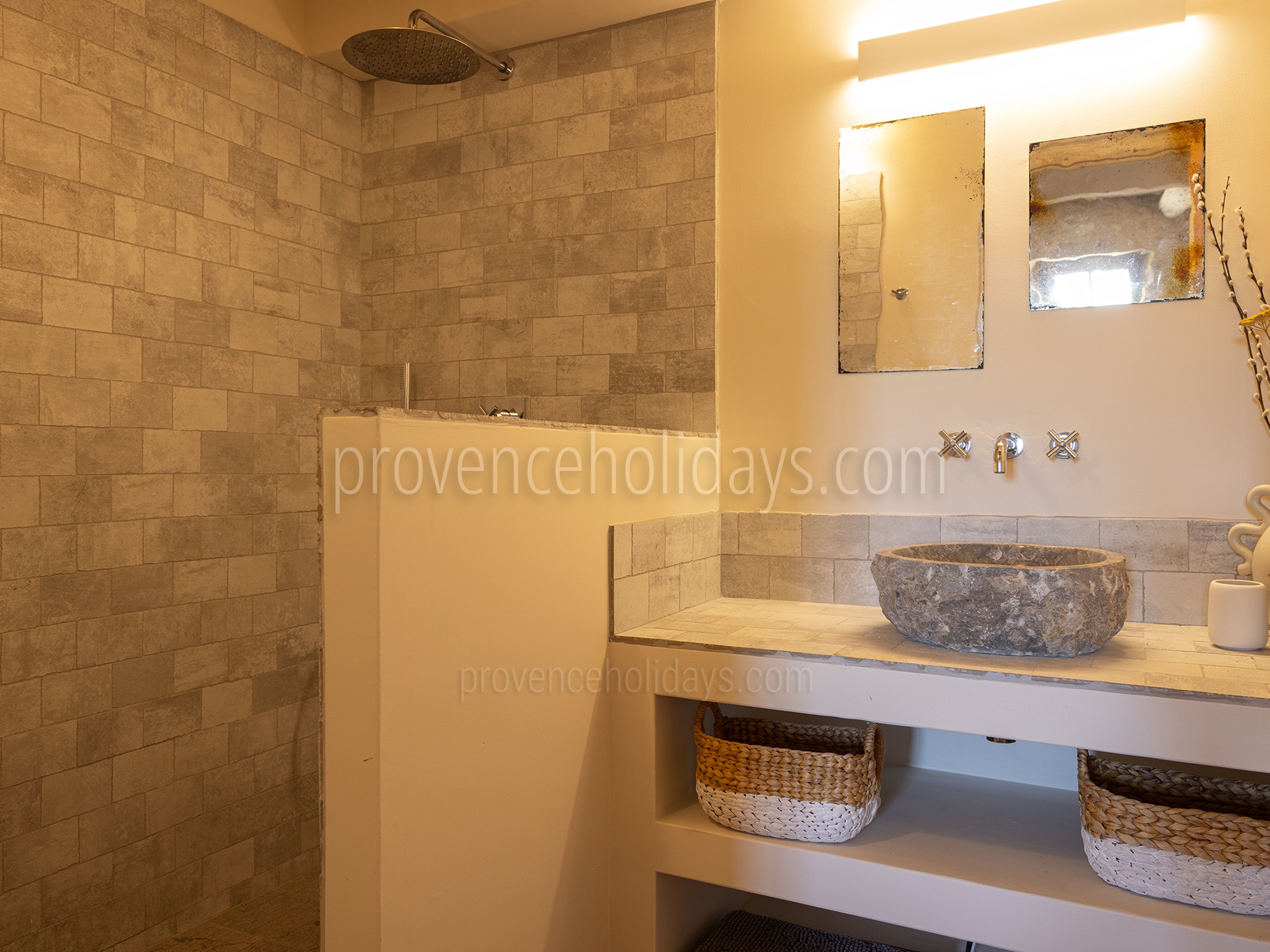 26 - Mas du Rocher: Villa: Bathroom