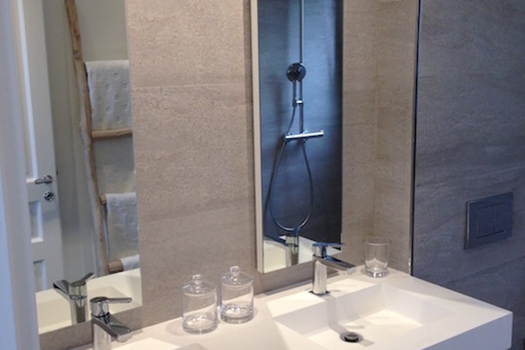 47 - Villa des Pins: Villa: Bathroom