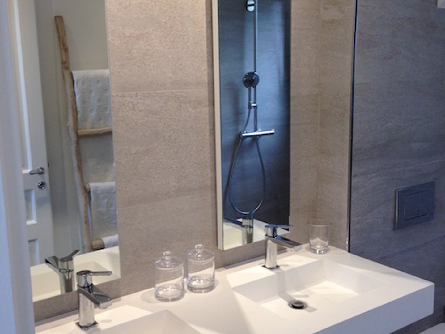 47 - Villa des Pins: Villa: Bathroom