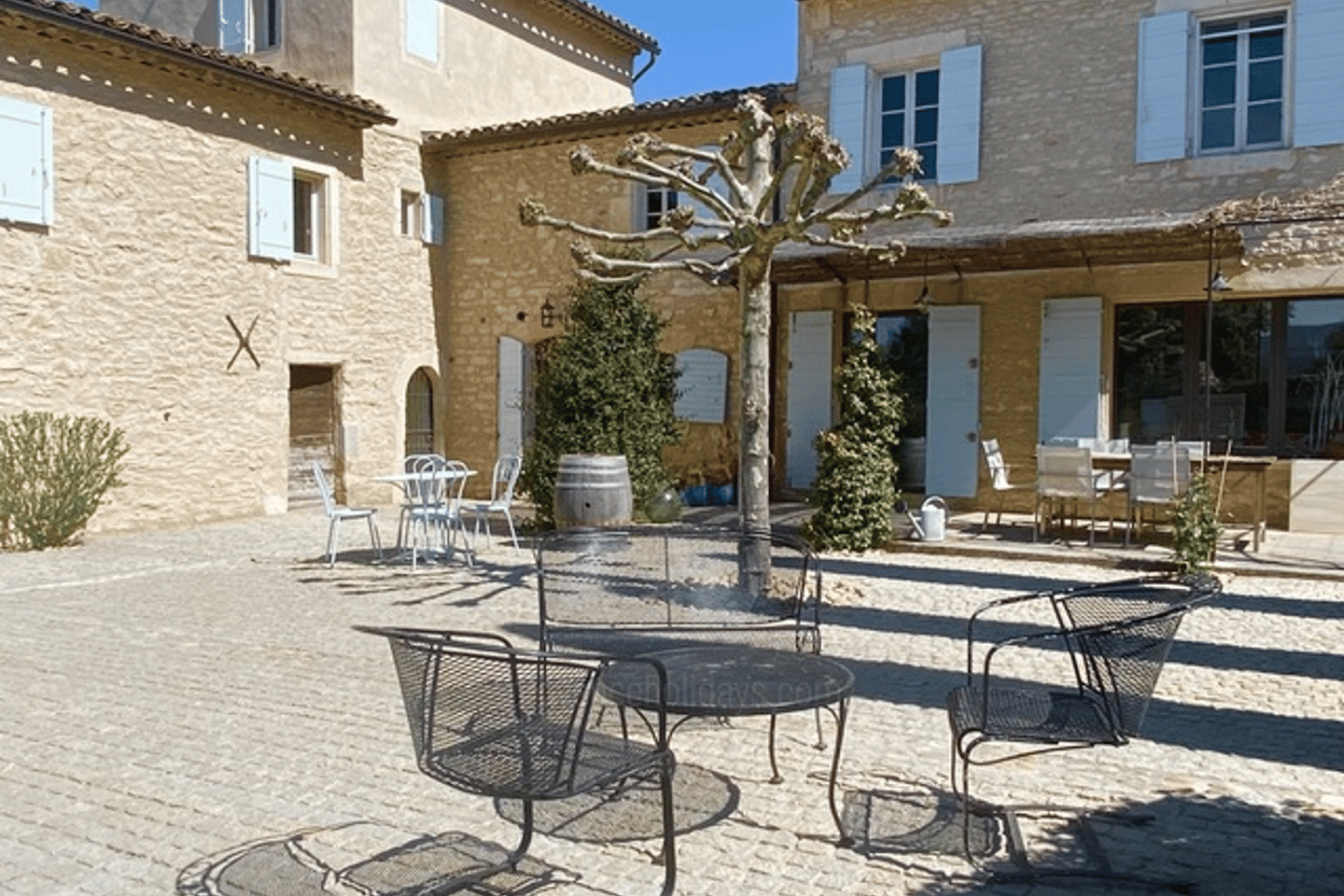 23 - Provence retrouvée: Villa: Exterior
