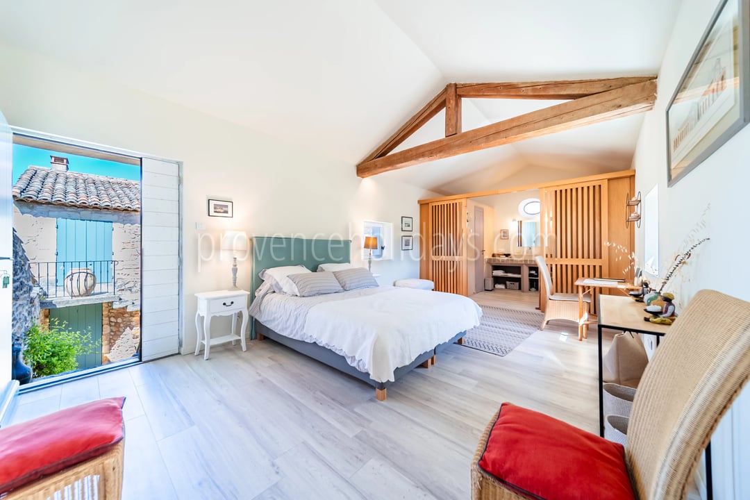 10 - Mas with inner courtyard in Gordes: Villa: Bedroom