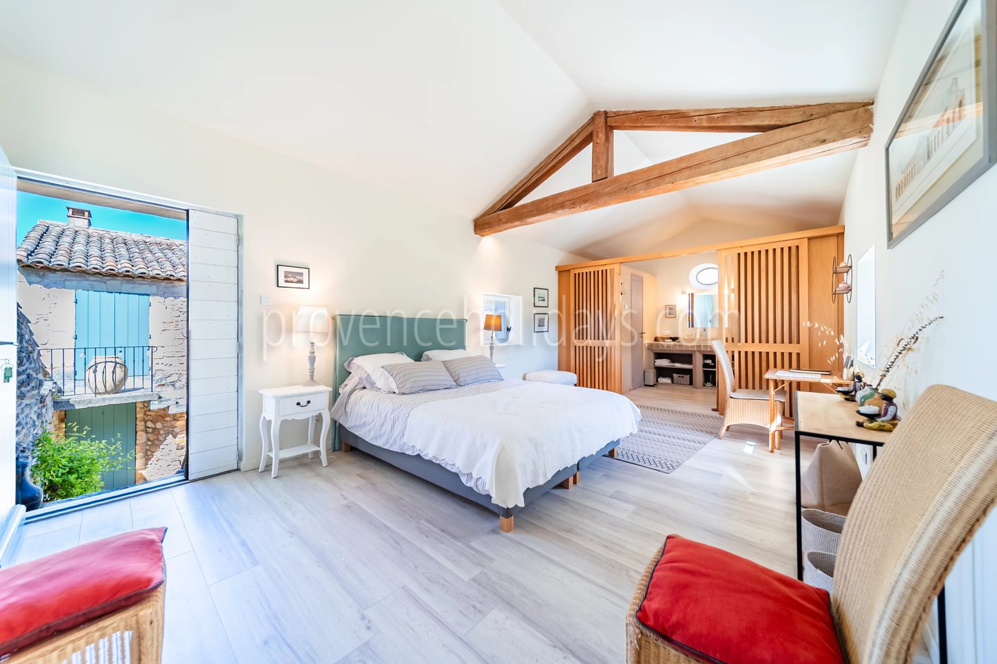 10 - Mas with inner courtyard in Gordes: Villa: Bedroom
