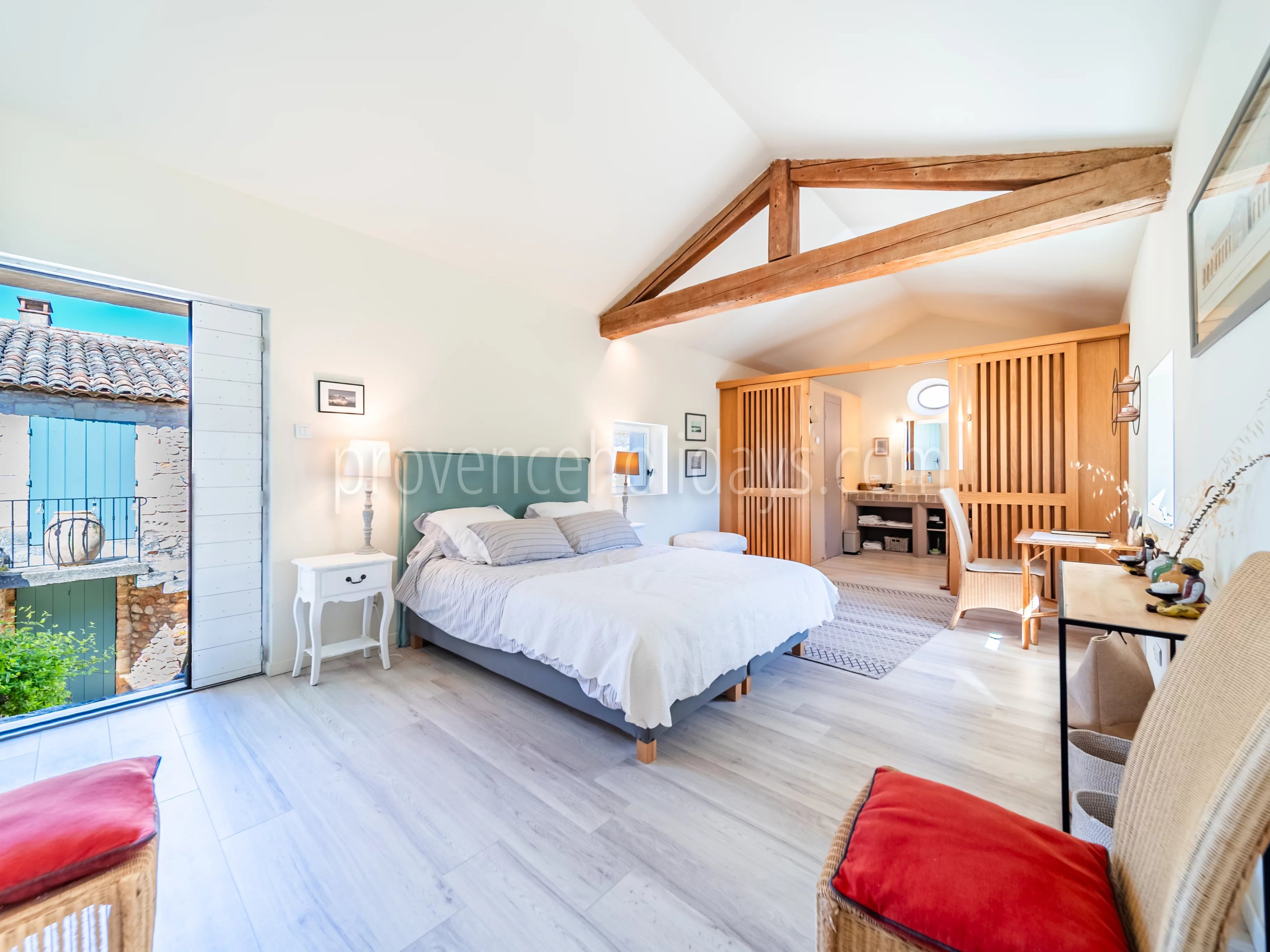 10 - Mas with inner courtyard in Gordes: Villa: Bedroom