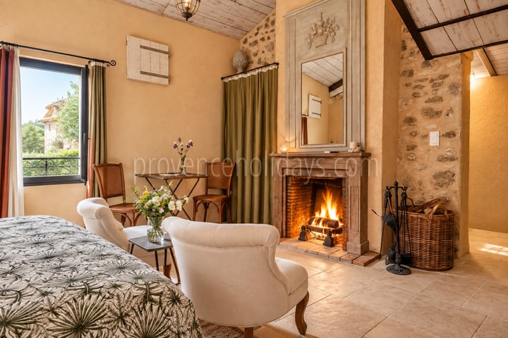 29 - Mas de Beaumes: Villa: Bedroom