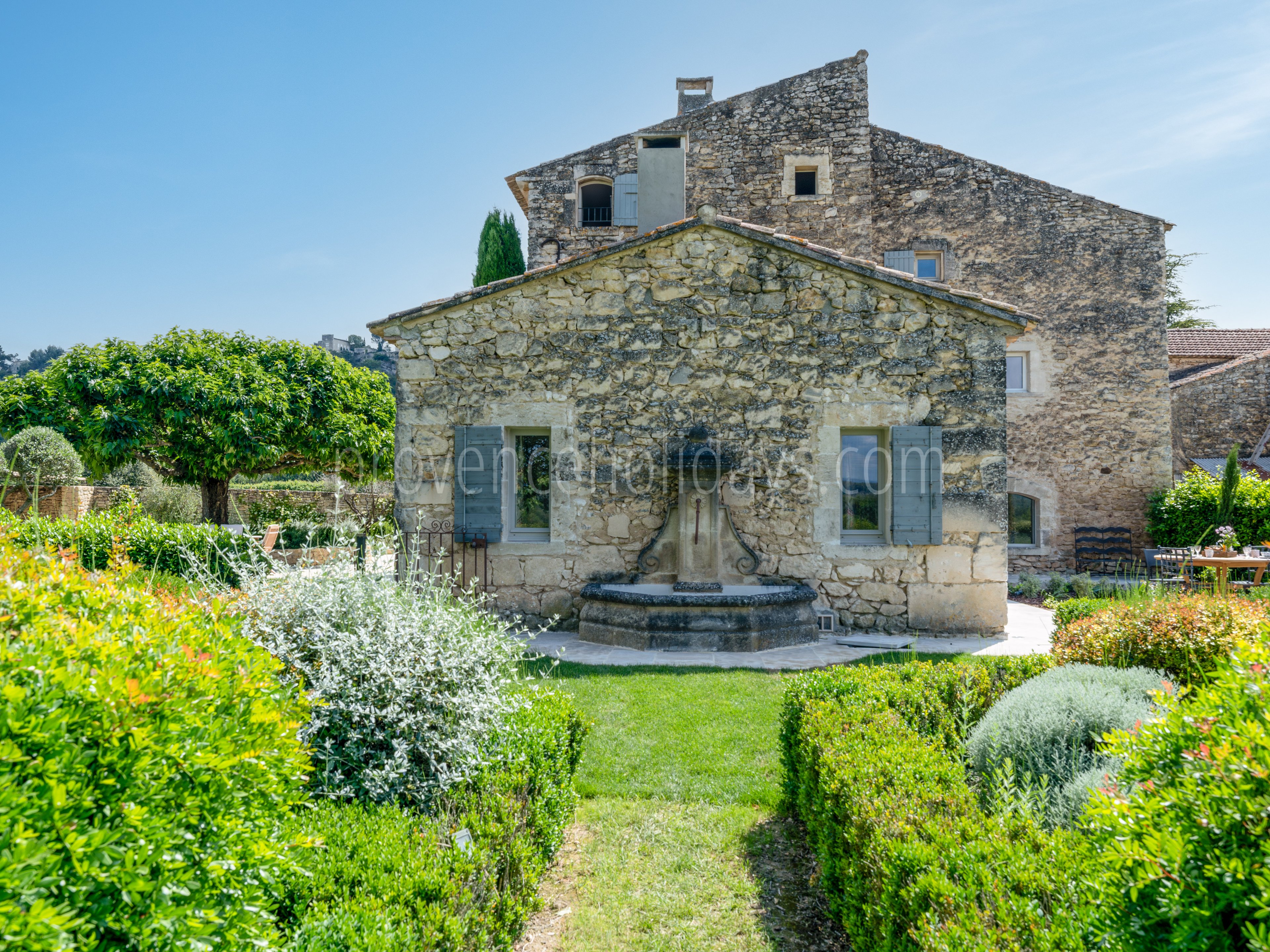14 - Mas du Fort: Villa: Exterior