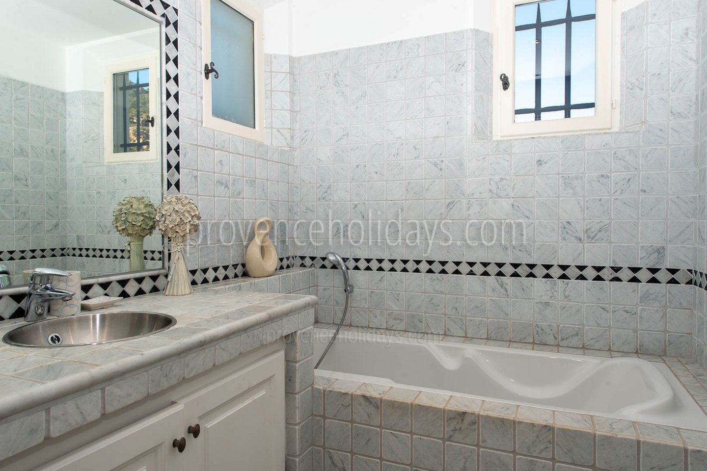 9 - Villa Grimaldi: Villa: Bathroom