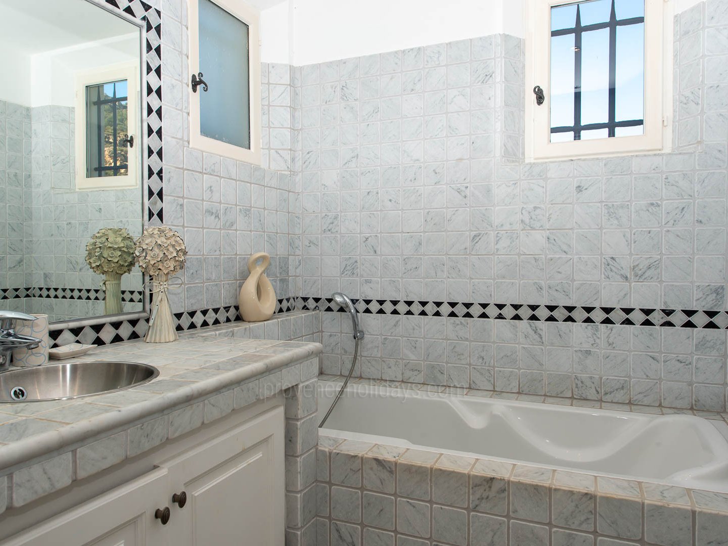 9 - Villa Grimaldi: Villa: Bathroom