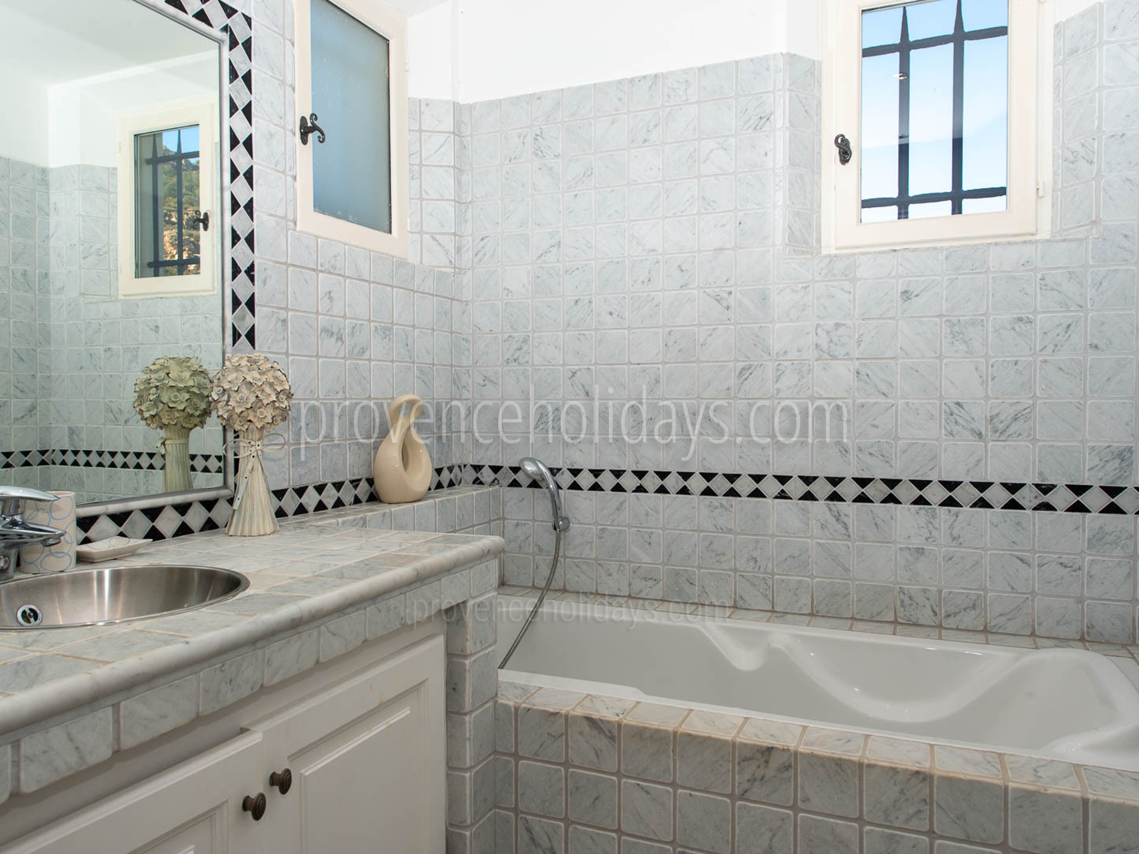 9 - Villa Grimaldi: Villa: Bathroom