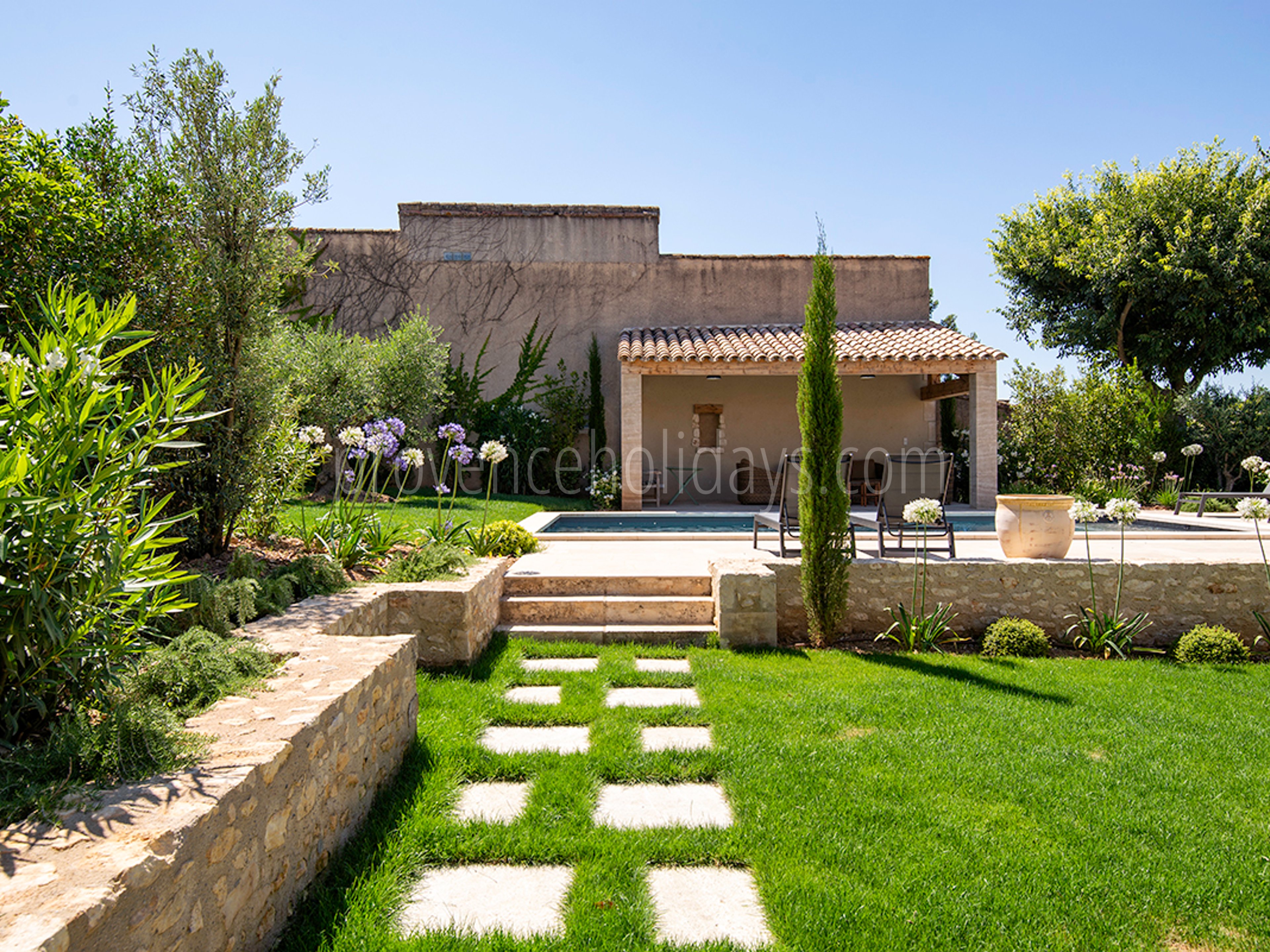 17 - Maison Eygalières: Villa: Exterior