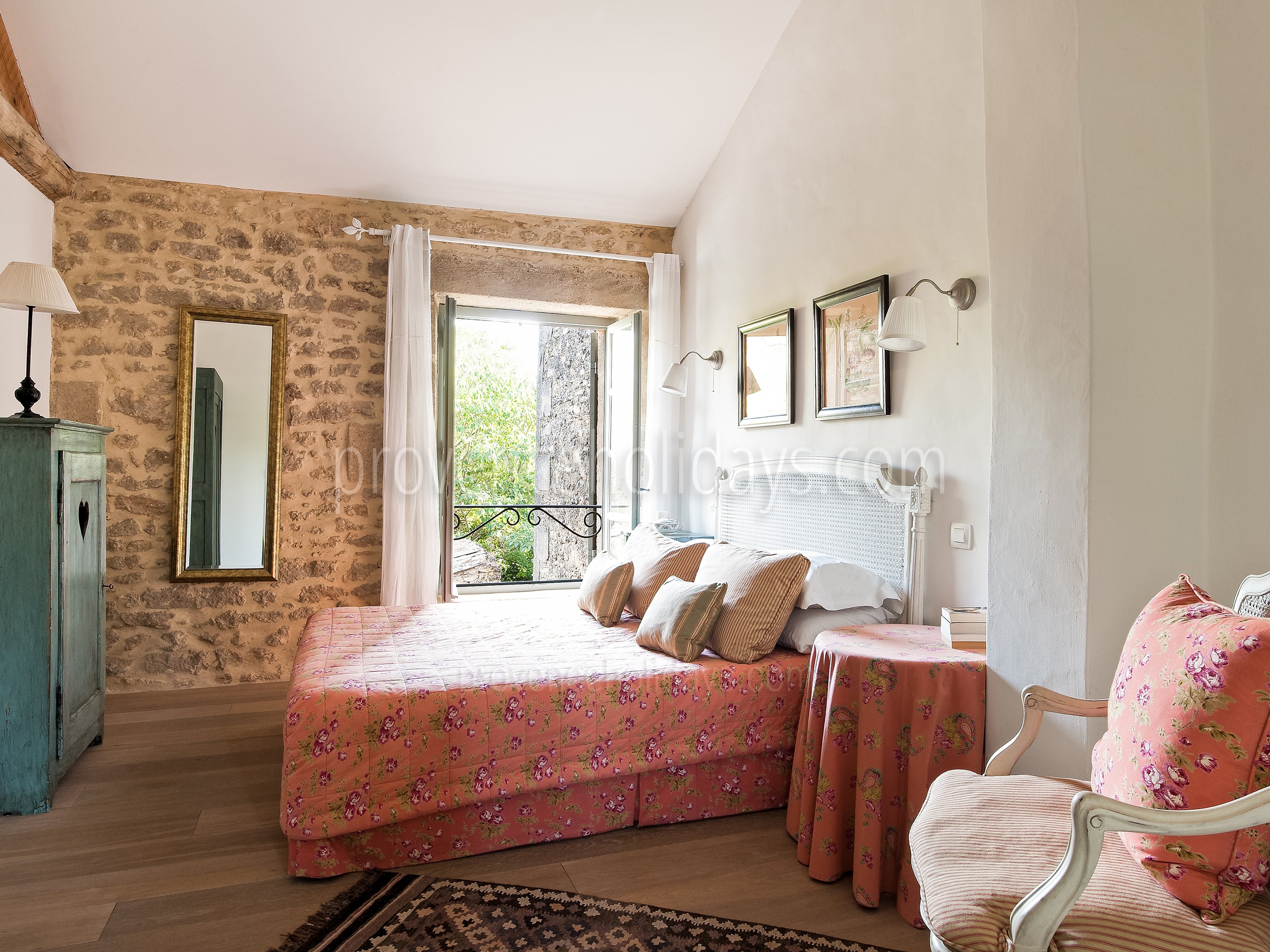 48 - Mas Pont-du-Gard: Villa: Interior