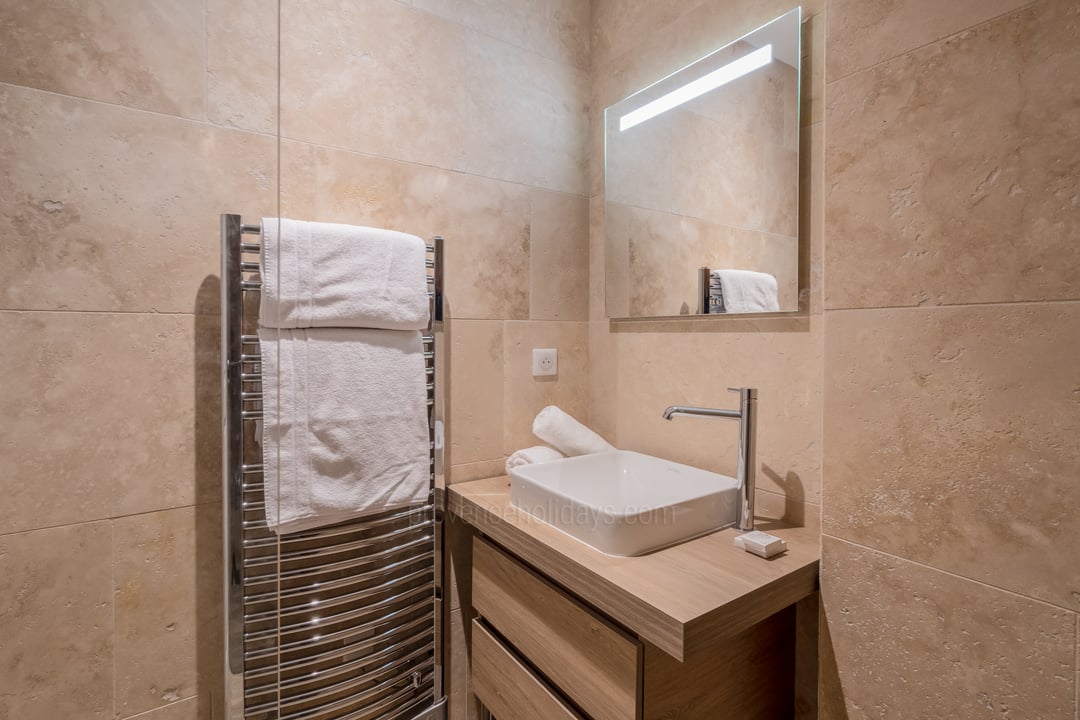 21 - Maison des Amandes: Villa: Bathroom