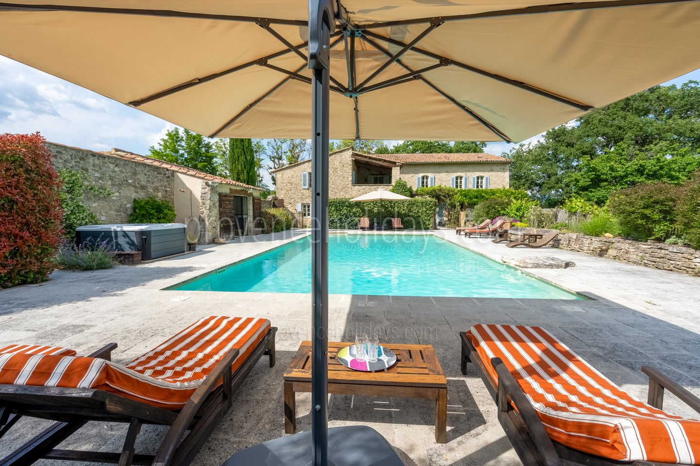 27 - La Bastide Neuve: Villa: Pool