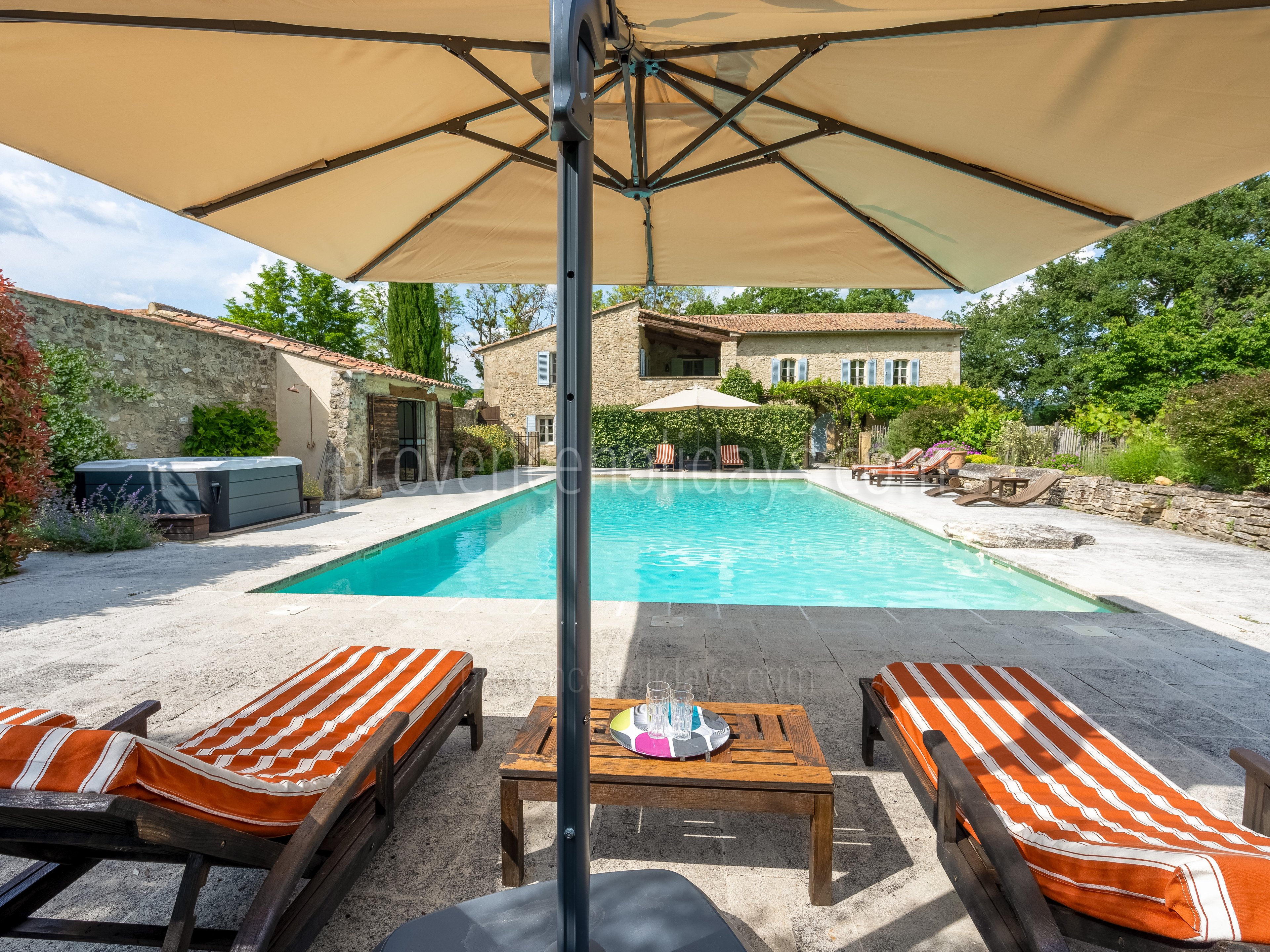 27 - La Bastide Neuve: Villa: Pool