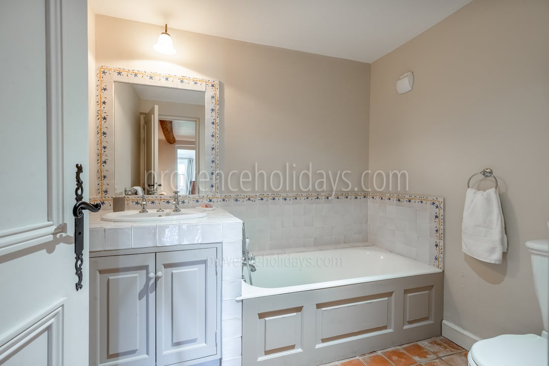 51 - Le Mas de Bonnieux: Villa: Bathroom