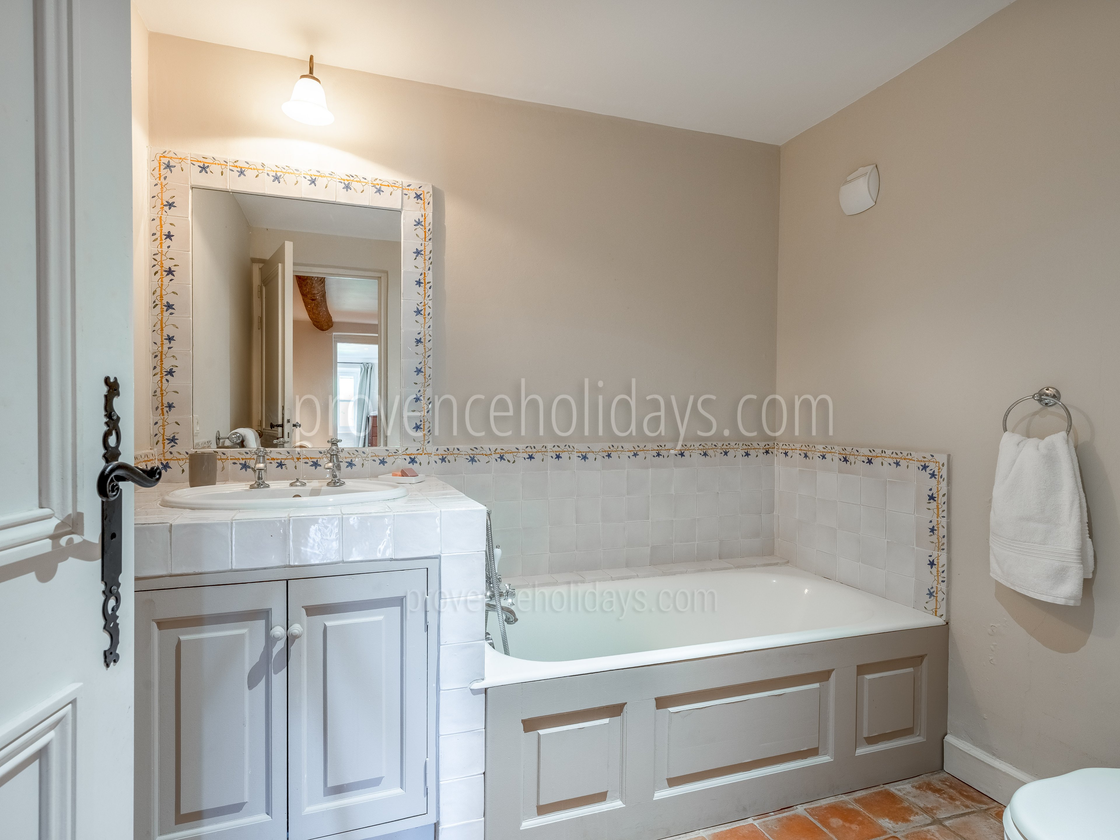 51 - Le Mas de Bonnieux: Villa: Bathroom