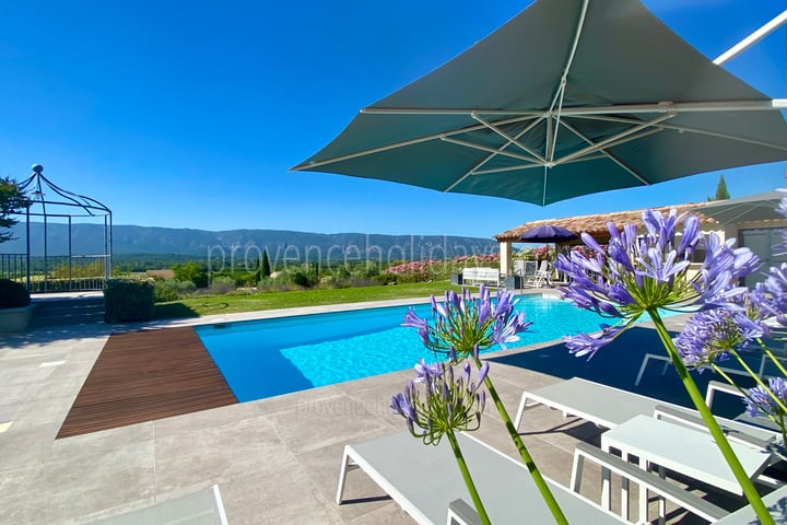 Air-conditioned vacation rental with heated pool in the Luberon