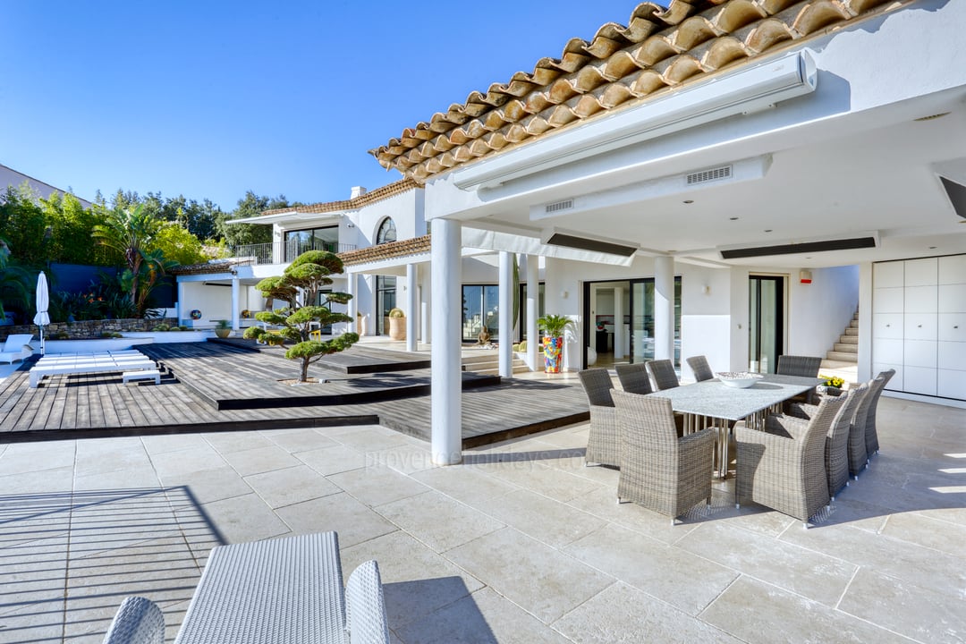 Contemporary sea view villa for sale in Beauvallon - Exterior