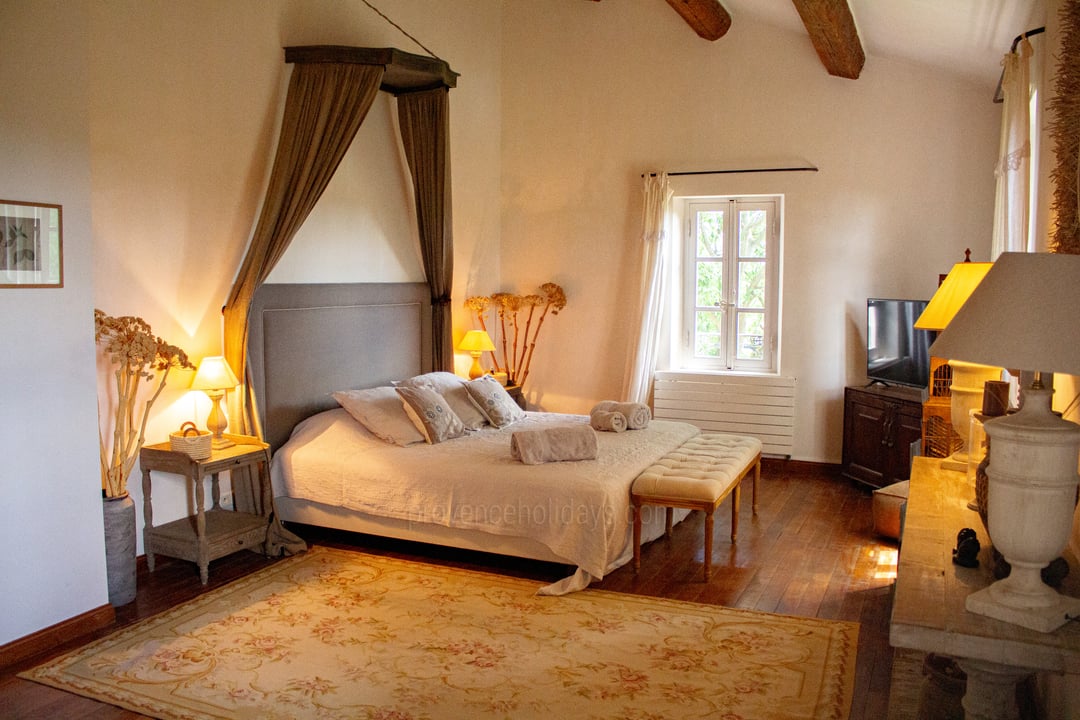 13 - Mas Coquelicot: Villa: Bedroom