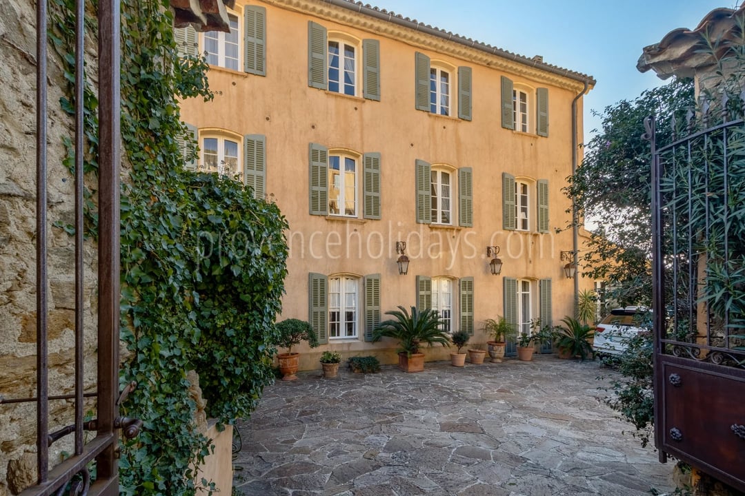 Voormalig hotel met zelfstandige appartementen in Cap Bénat