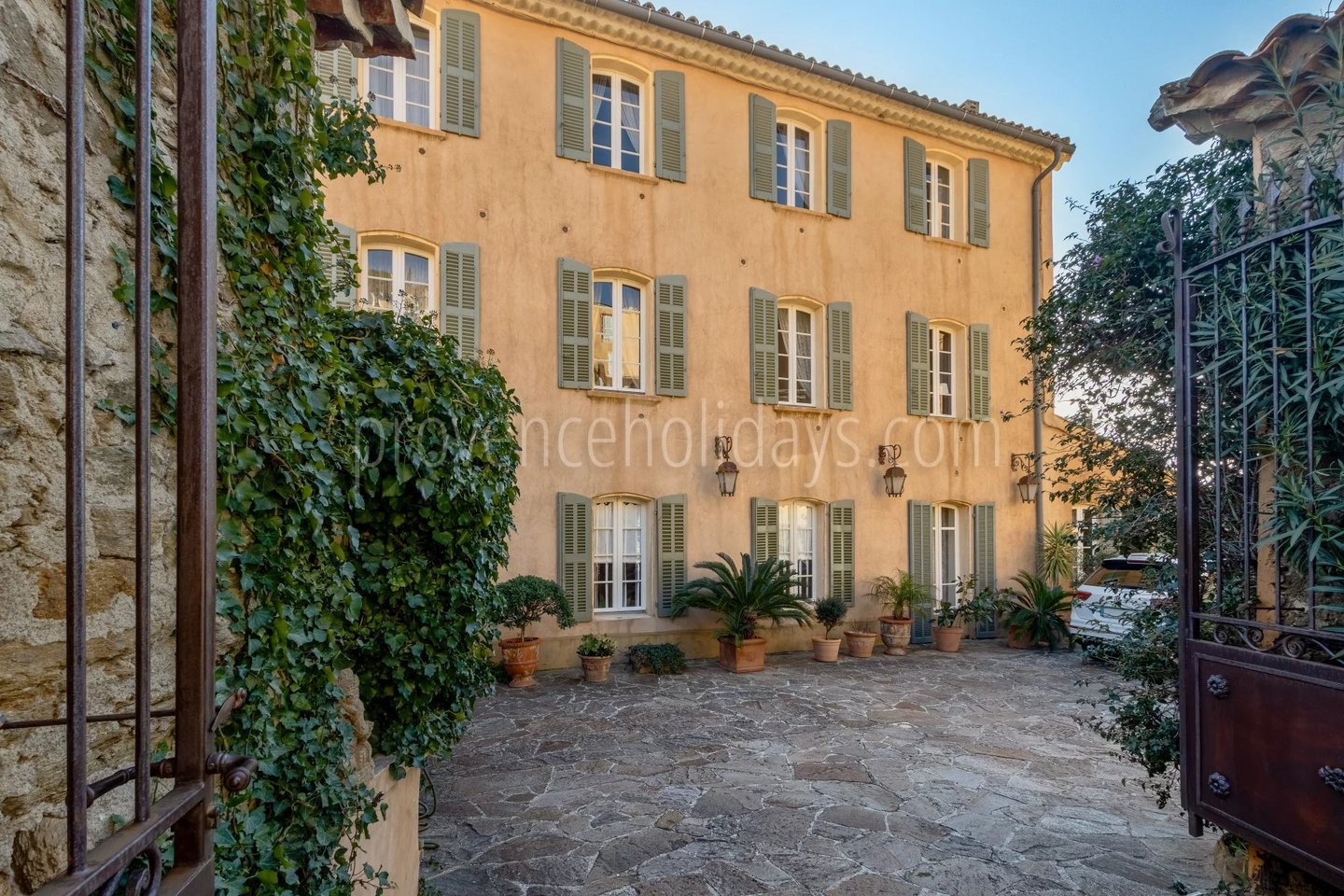 1 - Charaktervolles Haus in Cap Bénat: Villa: Exterior