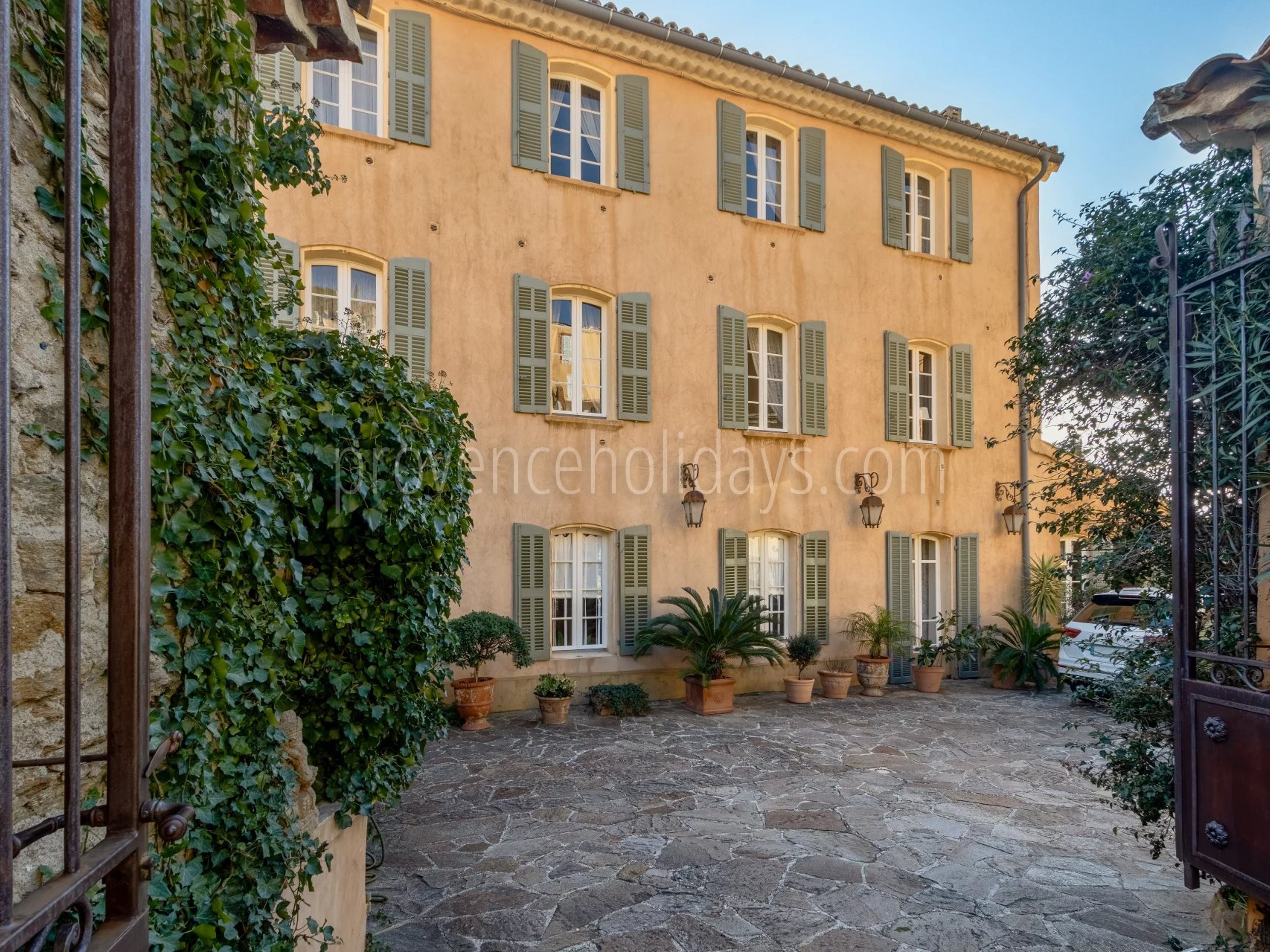 1 - Karakteristiek huis in Cap Bénat: Villa: Exterior