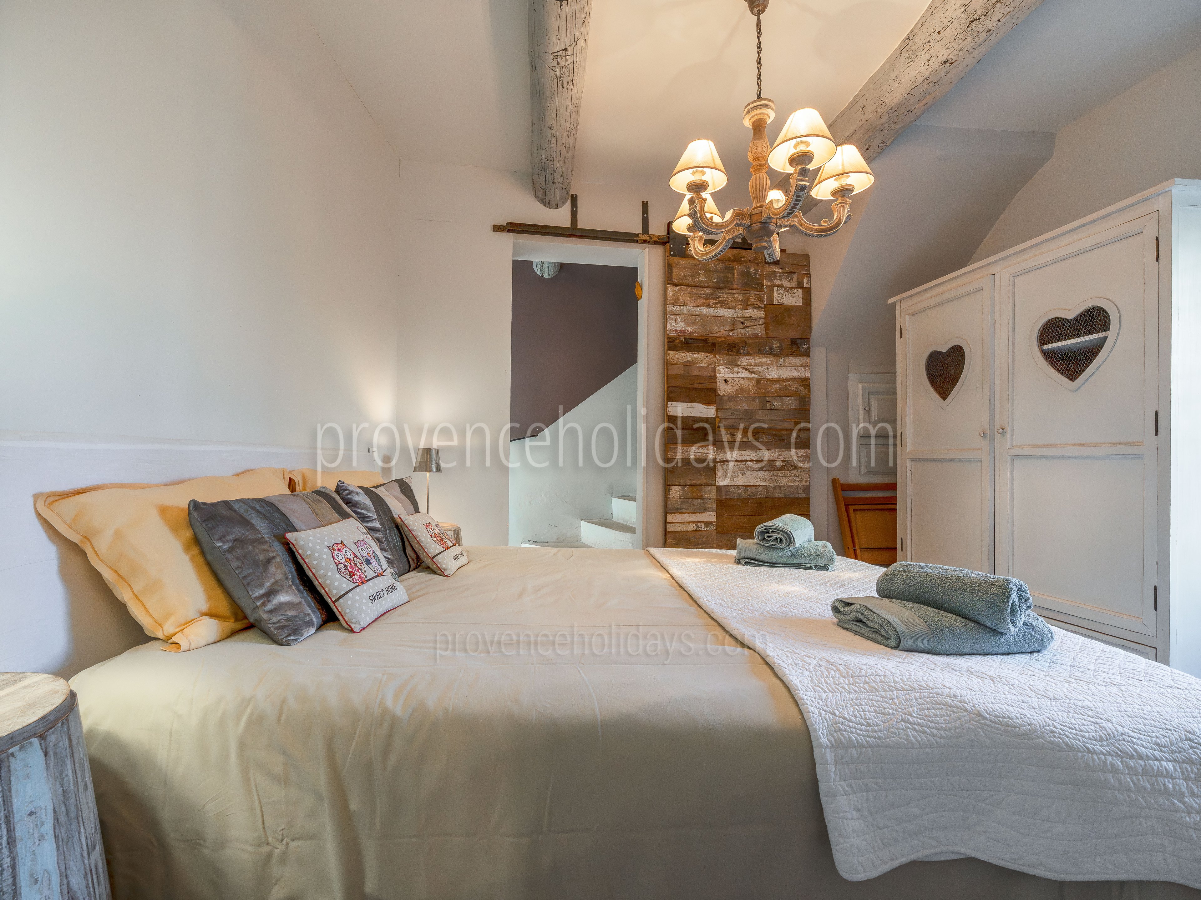 23 - Le Mas de Cabrières: Villa: Bedroom