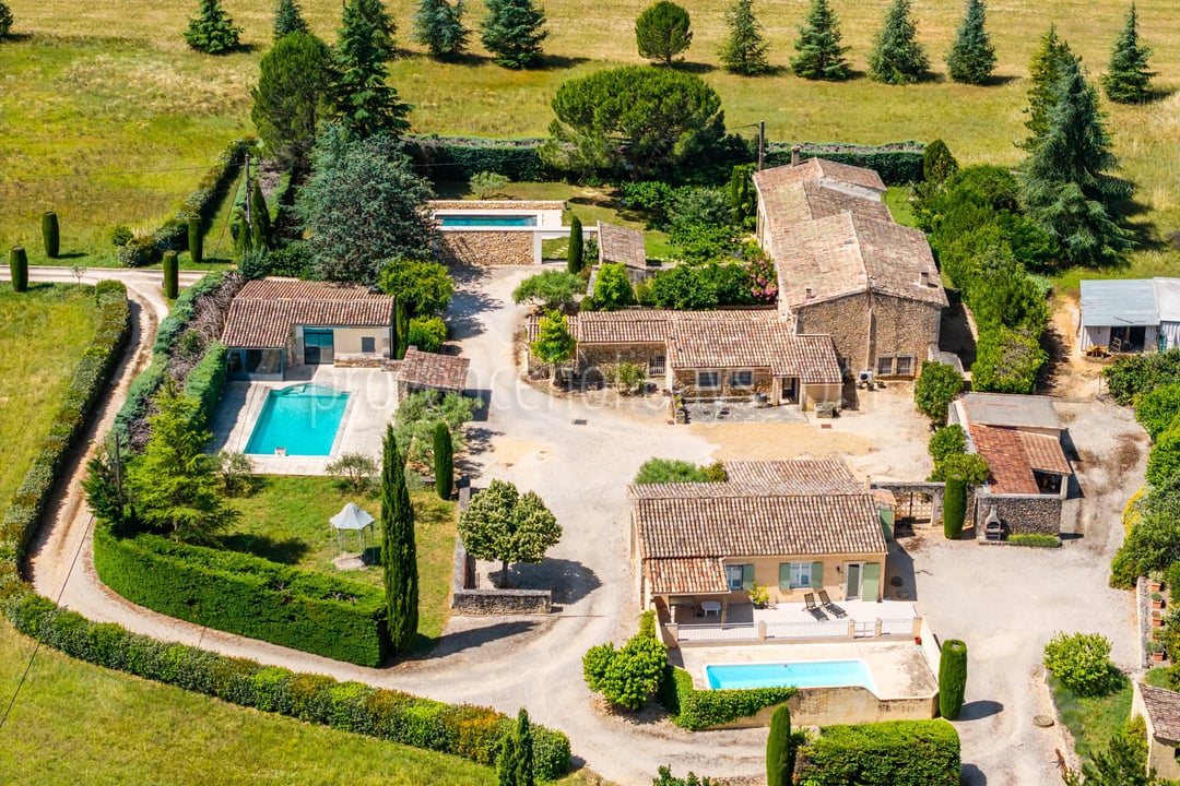 2 - Characterful mas in Bonnieux: Villa: Exterior