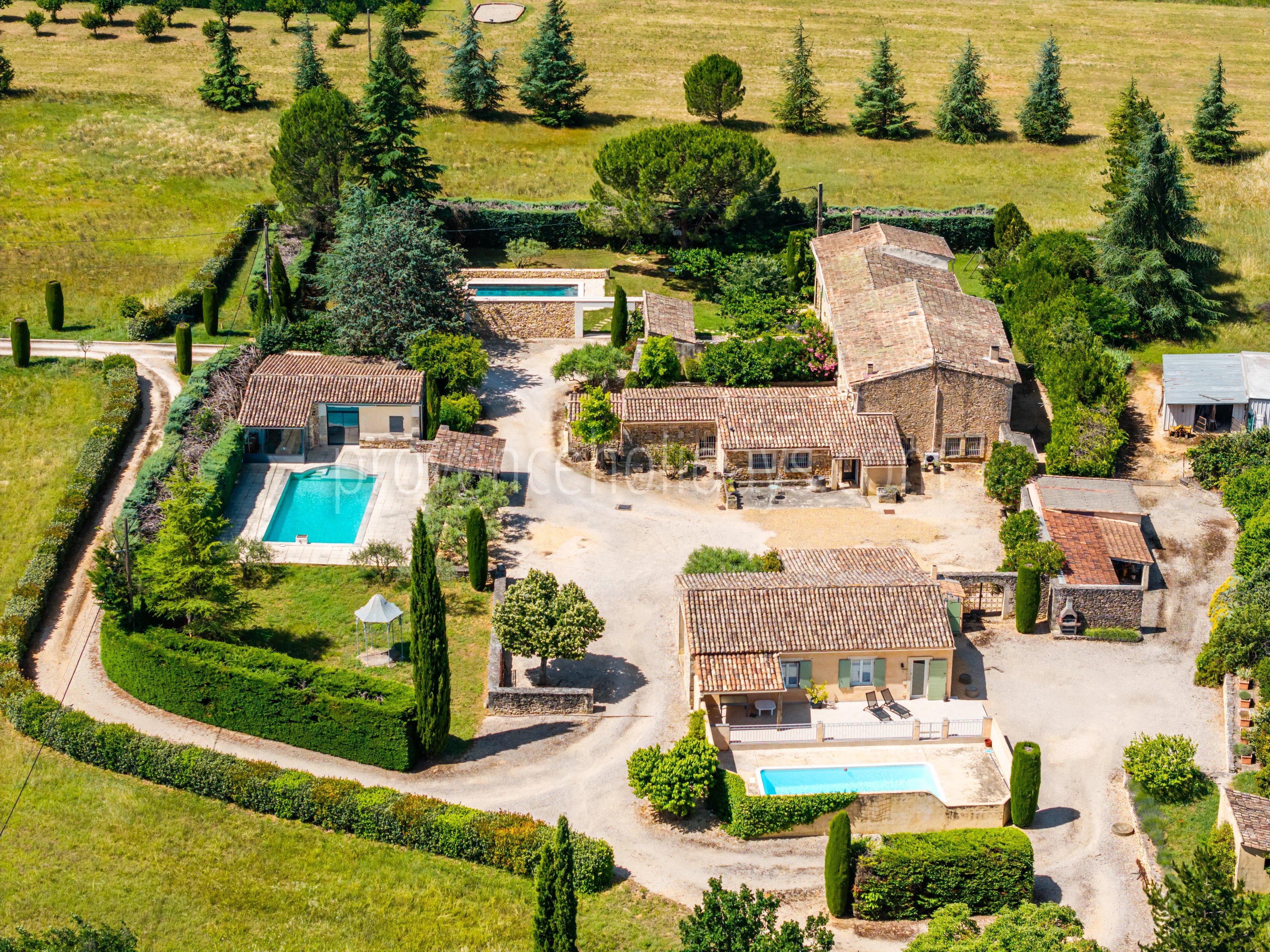 2 - Characterful mas in Bonnieux: Villa: Exterior
