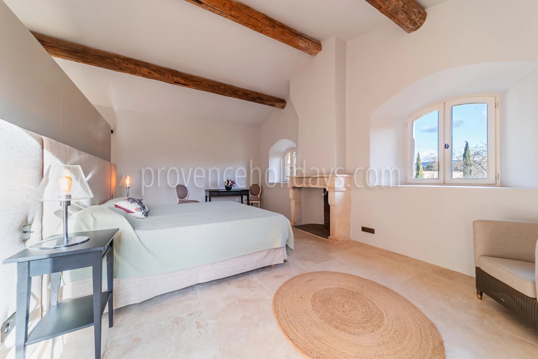 18 - Provençal residence in Bonnieux: Villa: Bedroom