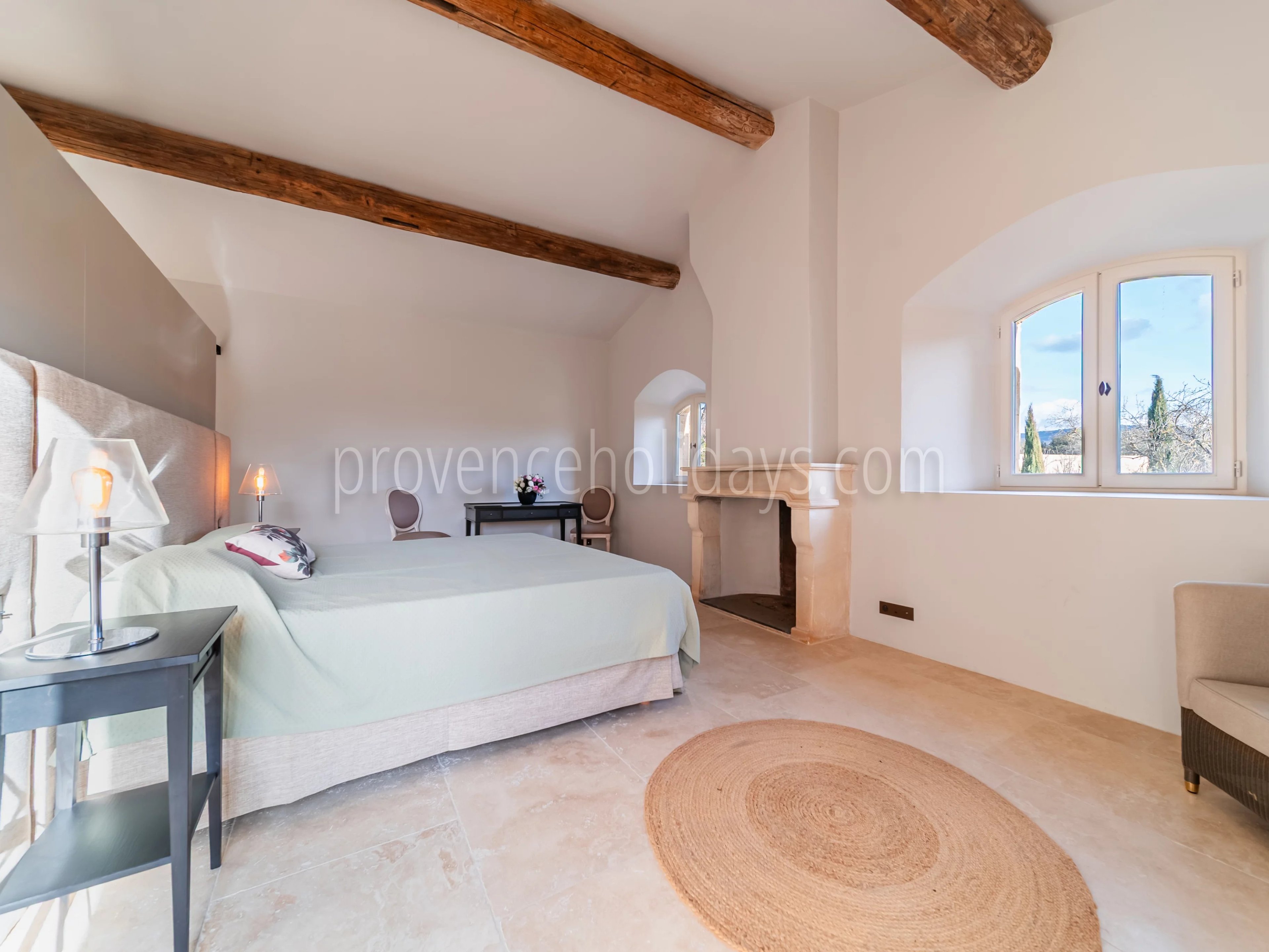 18 - Provençal residence in Bonnieux: Villa: Bedroom