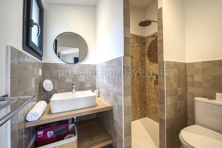 22 - Mazet du Paradou: Villa: Bathroom