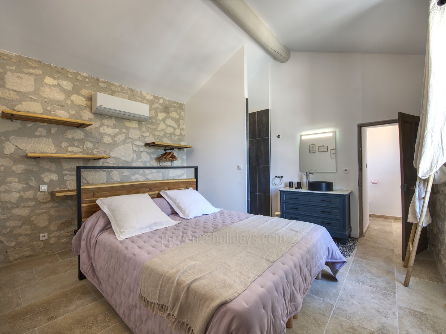21 - Mazet de Fontvieille: Villa: Bedroom