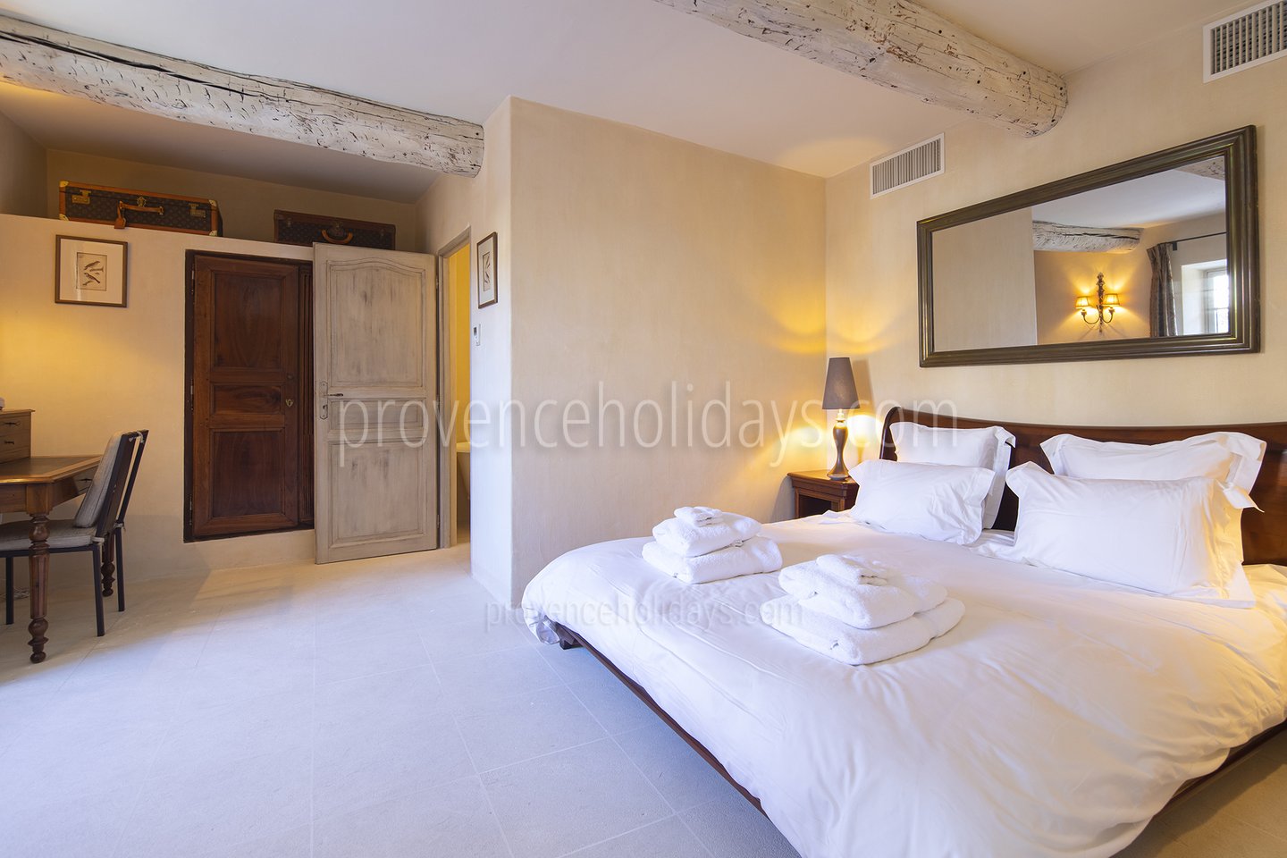 4 - Mas Cabrières-d\'Avignon: Villa: Bedroom